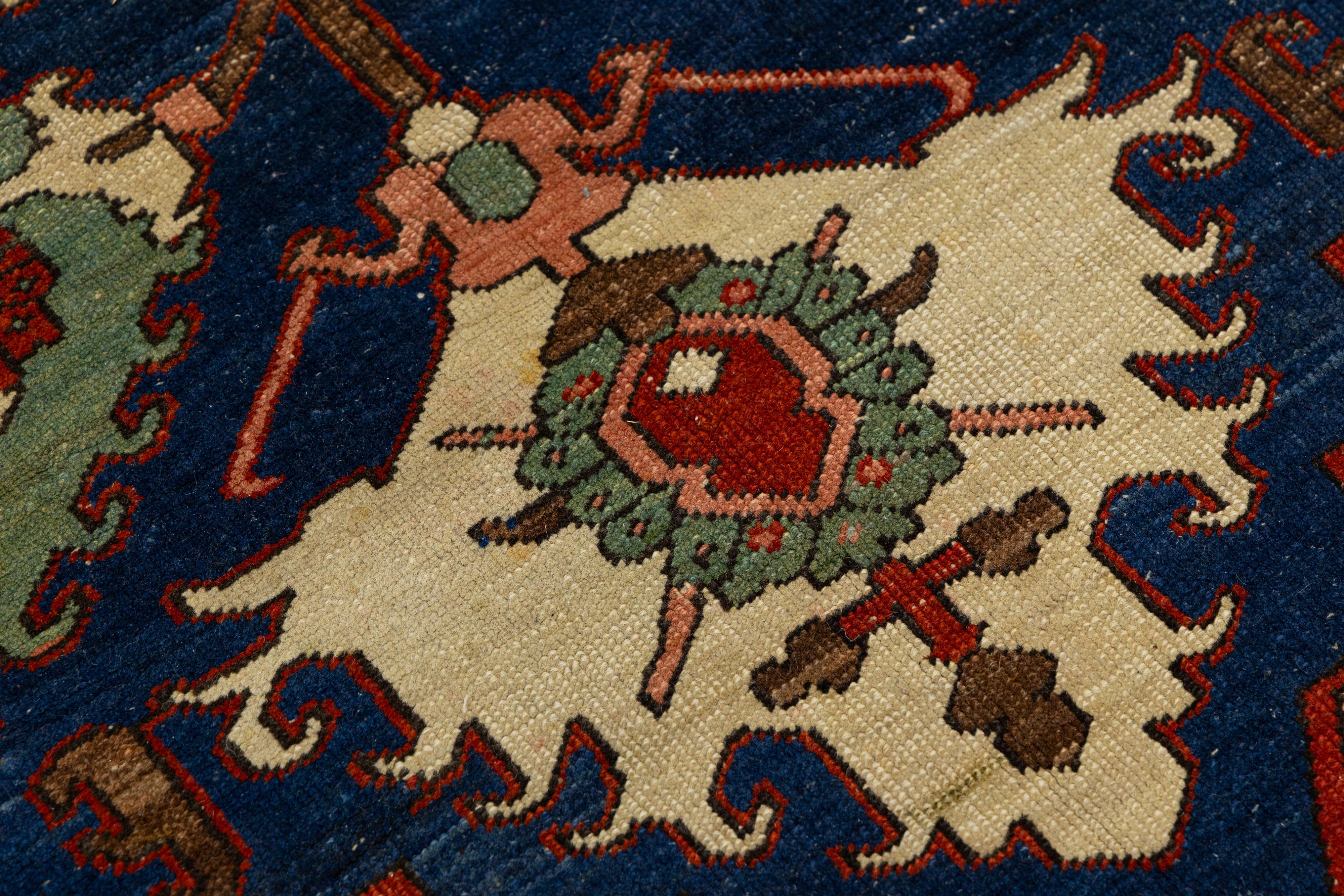 Tapis persan ancien Serapi rouge en laine, fait main, à motifs de médaillons en vente 3