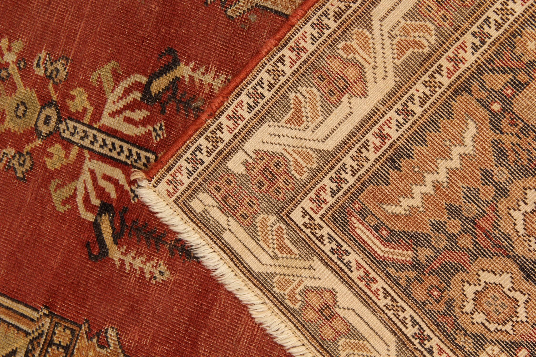 Teinture végétale Tapis anciens rouges, tapis traditionnel turc, tapis de salon Mihrabi en vente