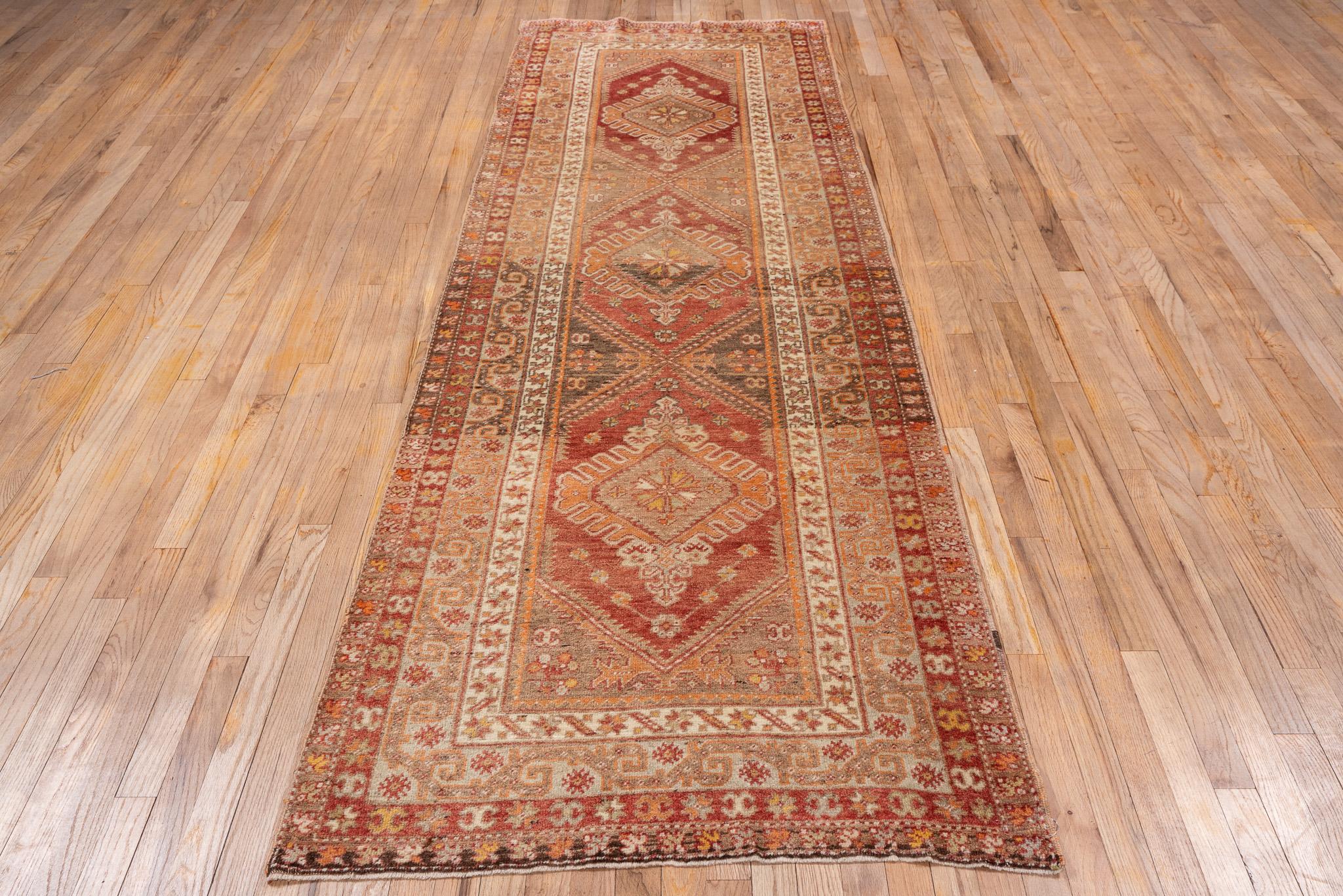 Oushak Runner Sivas rosso antico in rosso e arancione in vendita