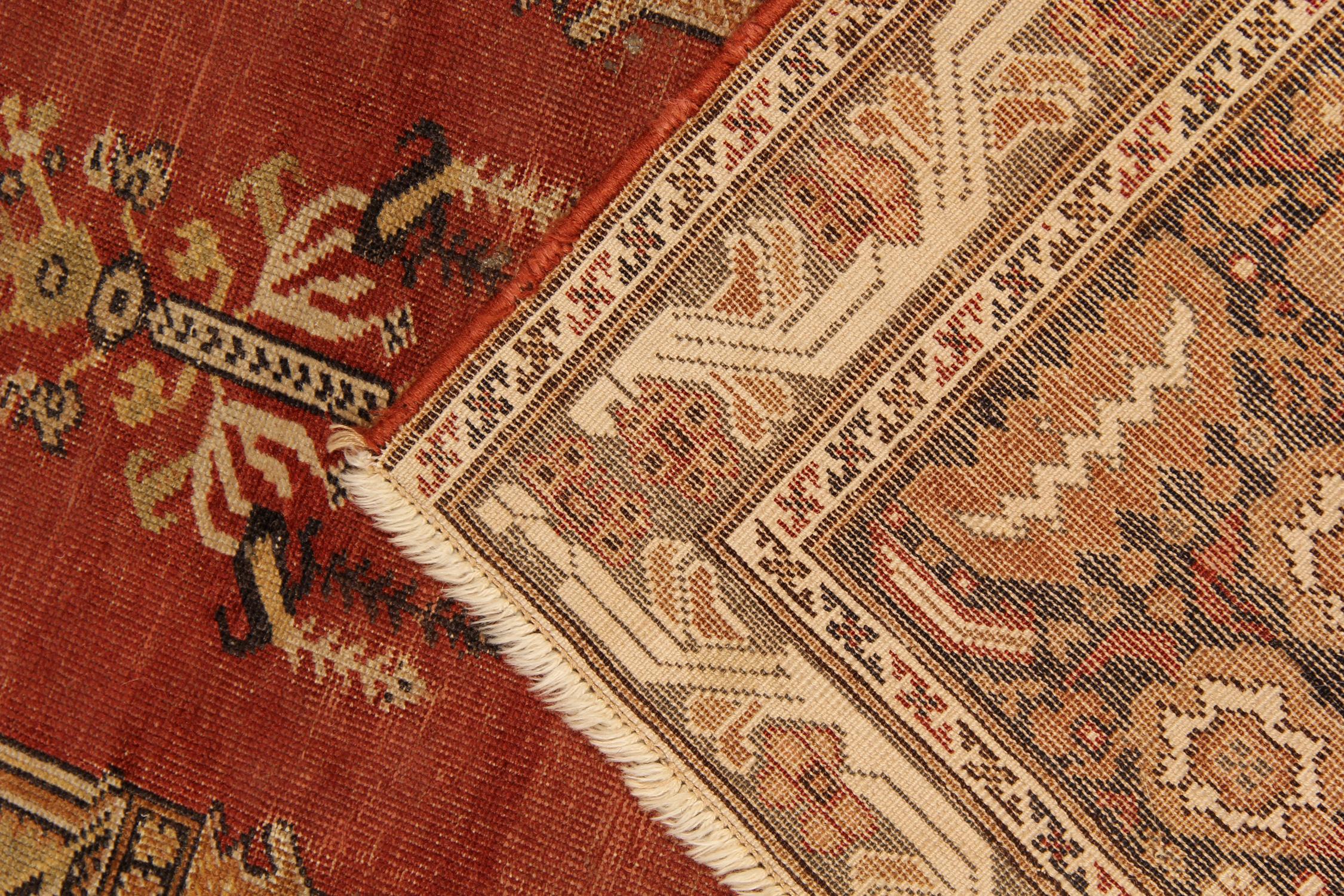Oushak Tapis turcs anciens rouges, tapis d'Anatolie, tapis de salon de prière Mihrabi CHR20 en vente