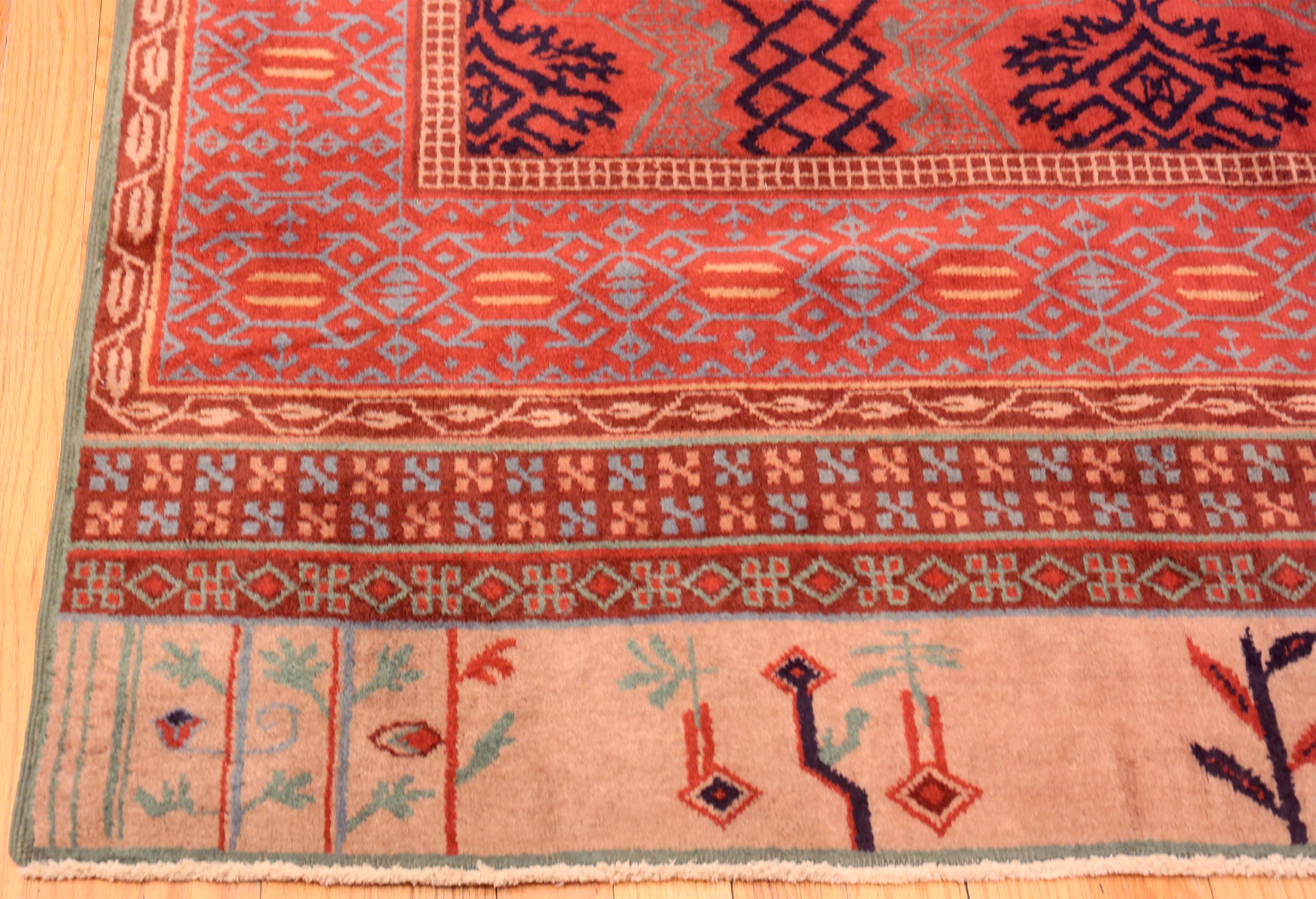 20th Century Antique Turkish Smyrna Area Rug.  10 ft 3 in x 13 ft 10 in For Sale