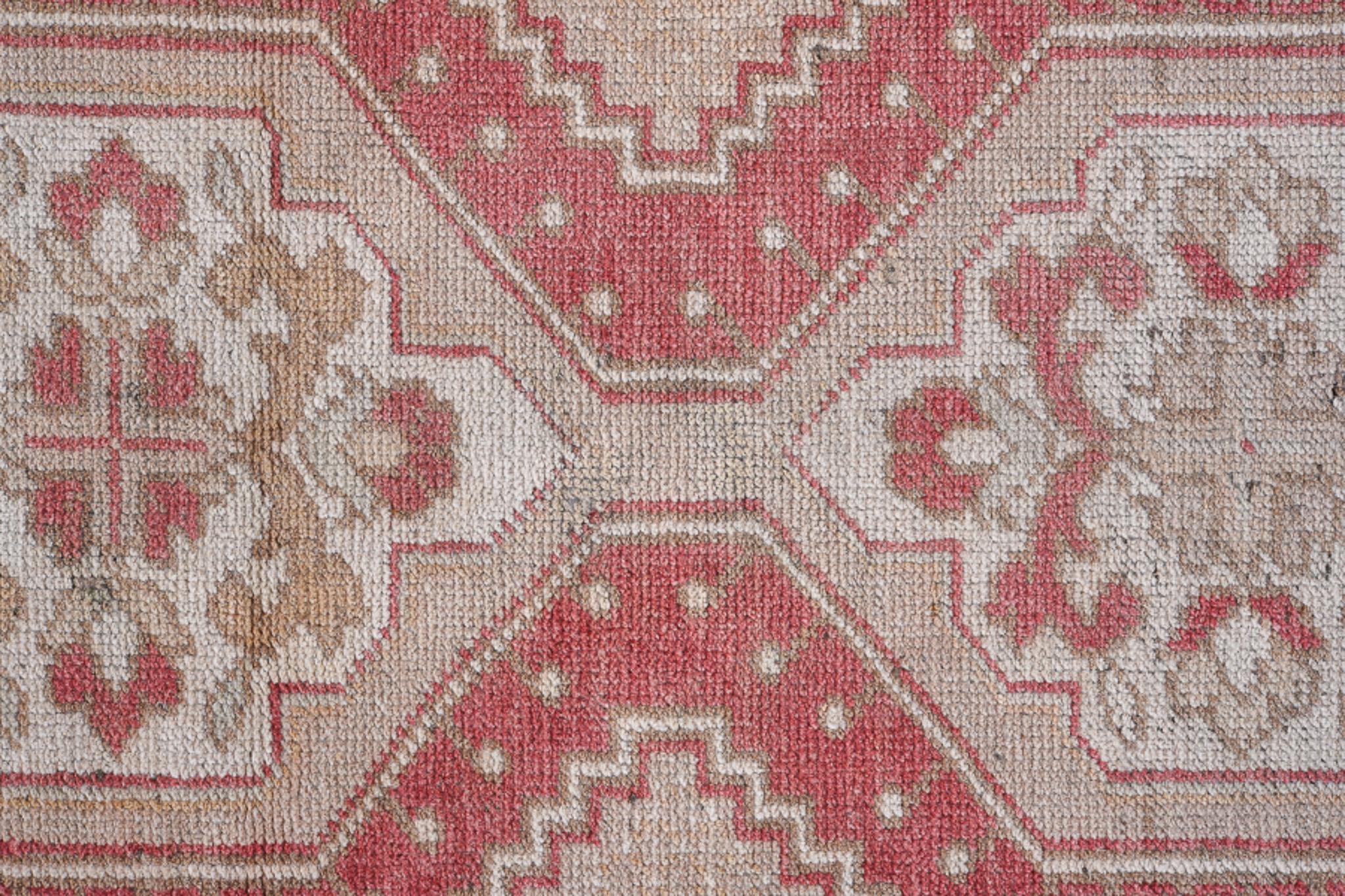 XX secolo Runner Oushak rosso con lavaggio antico in vendita