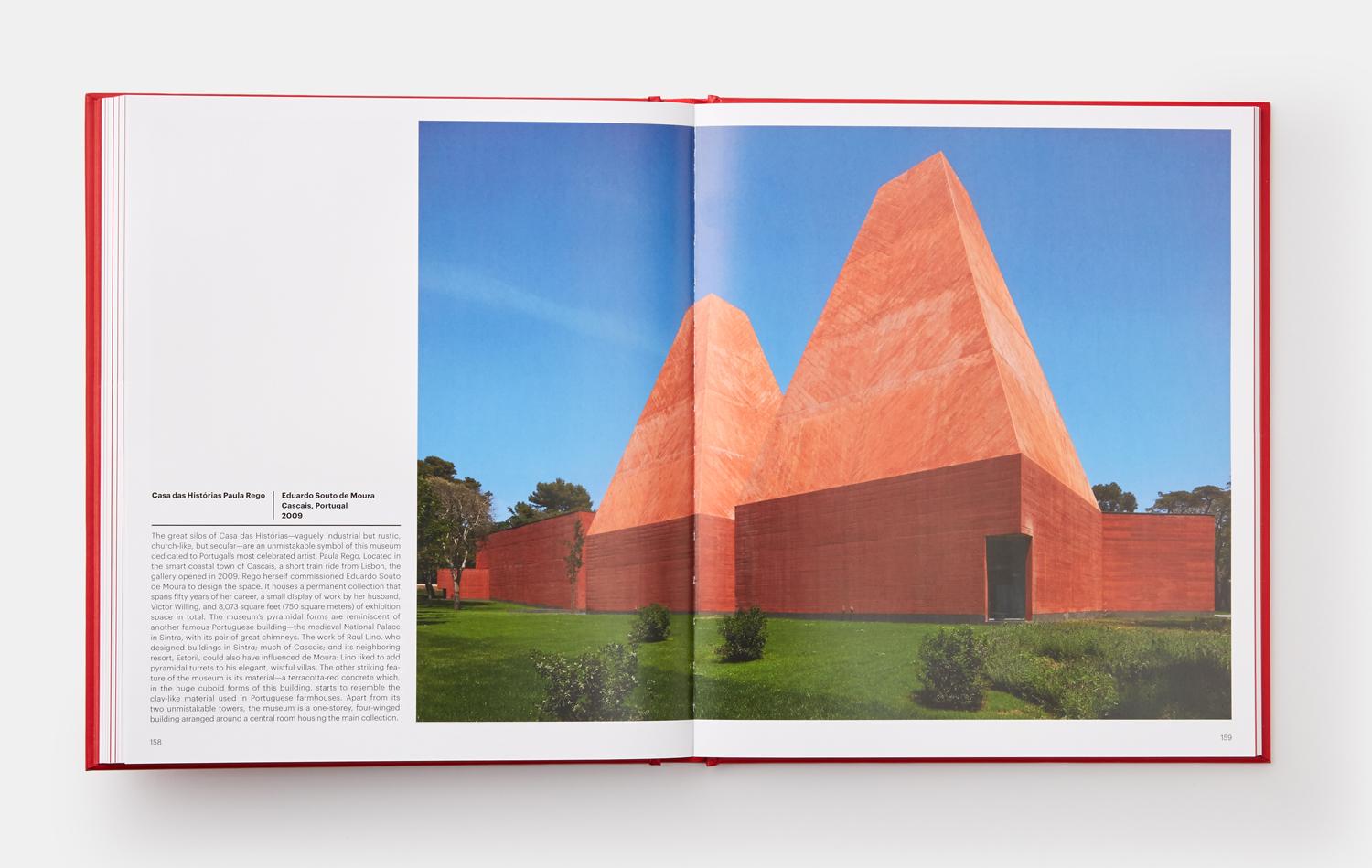 Papier Livre « Red Architecture in Monochrome » (Architecture rouge) en vente