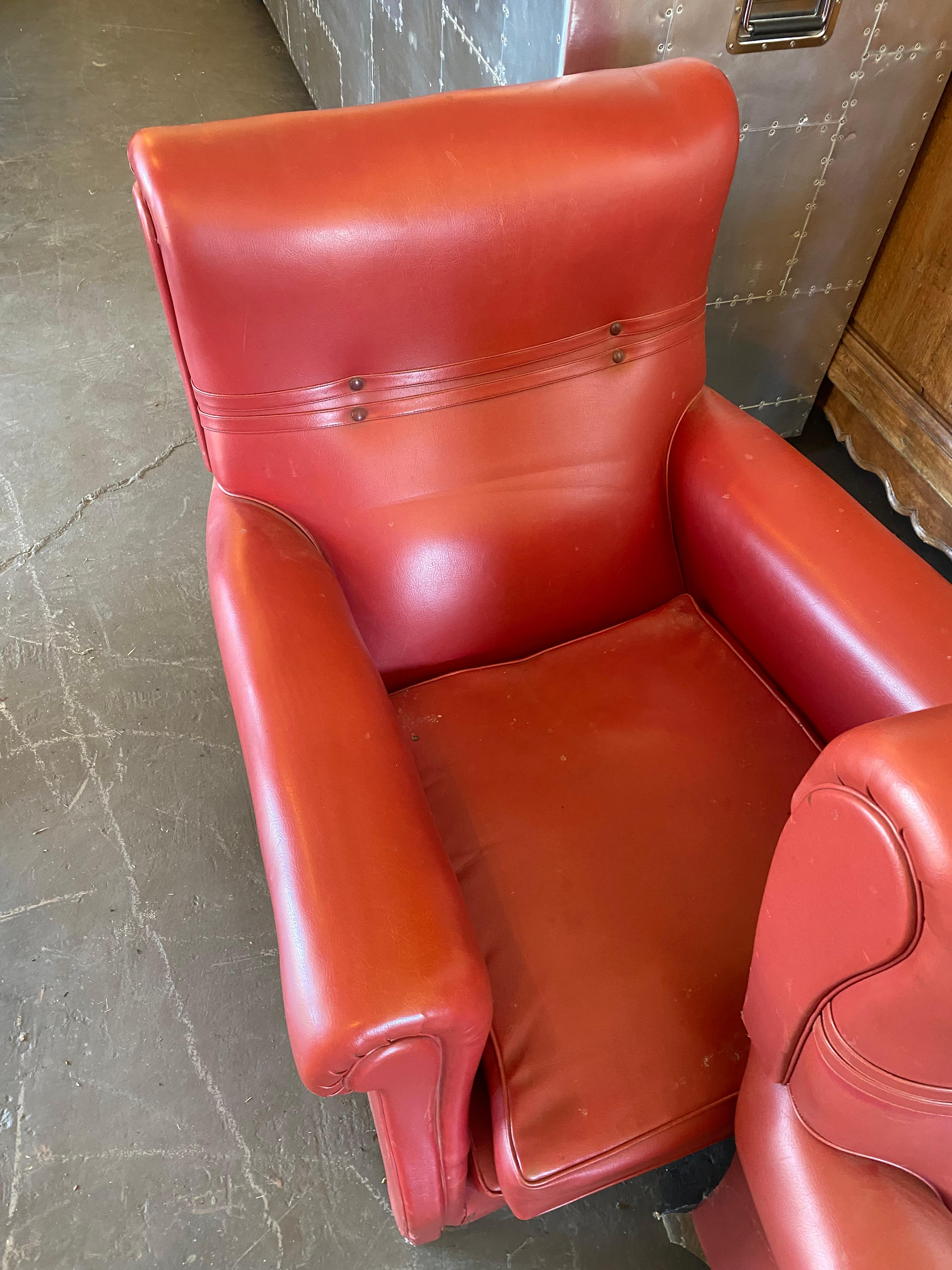 poltrona rossa moderna