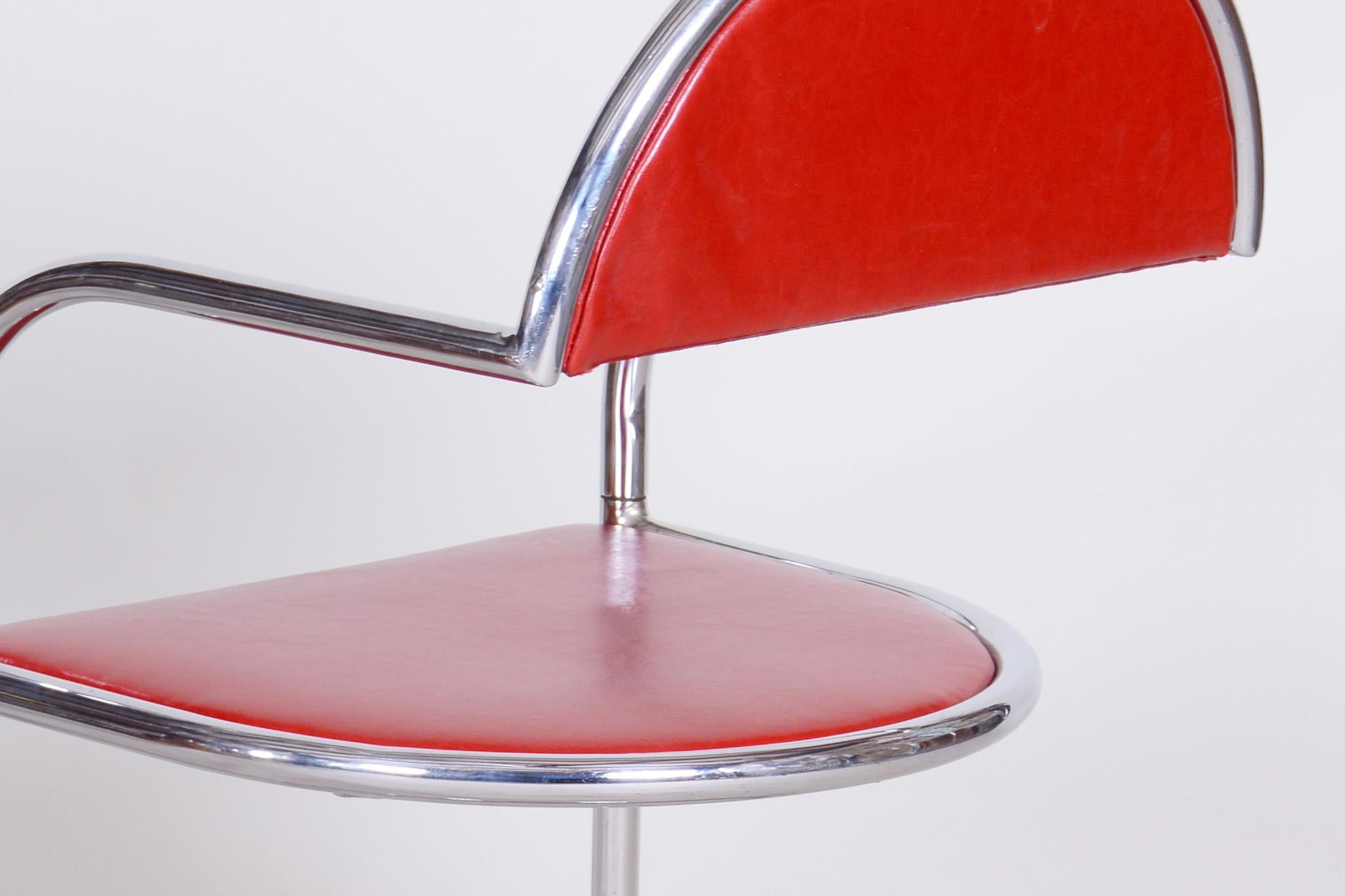 Silla Art Decó/Bauhaus roja fabricada en Chequia en los años 40, cuero y acero restaurados en venta 4