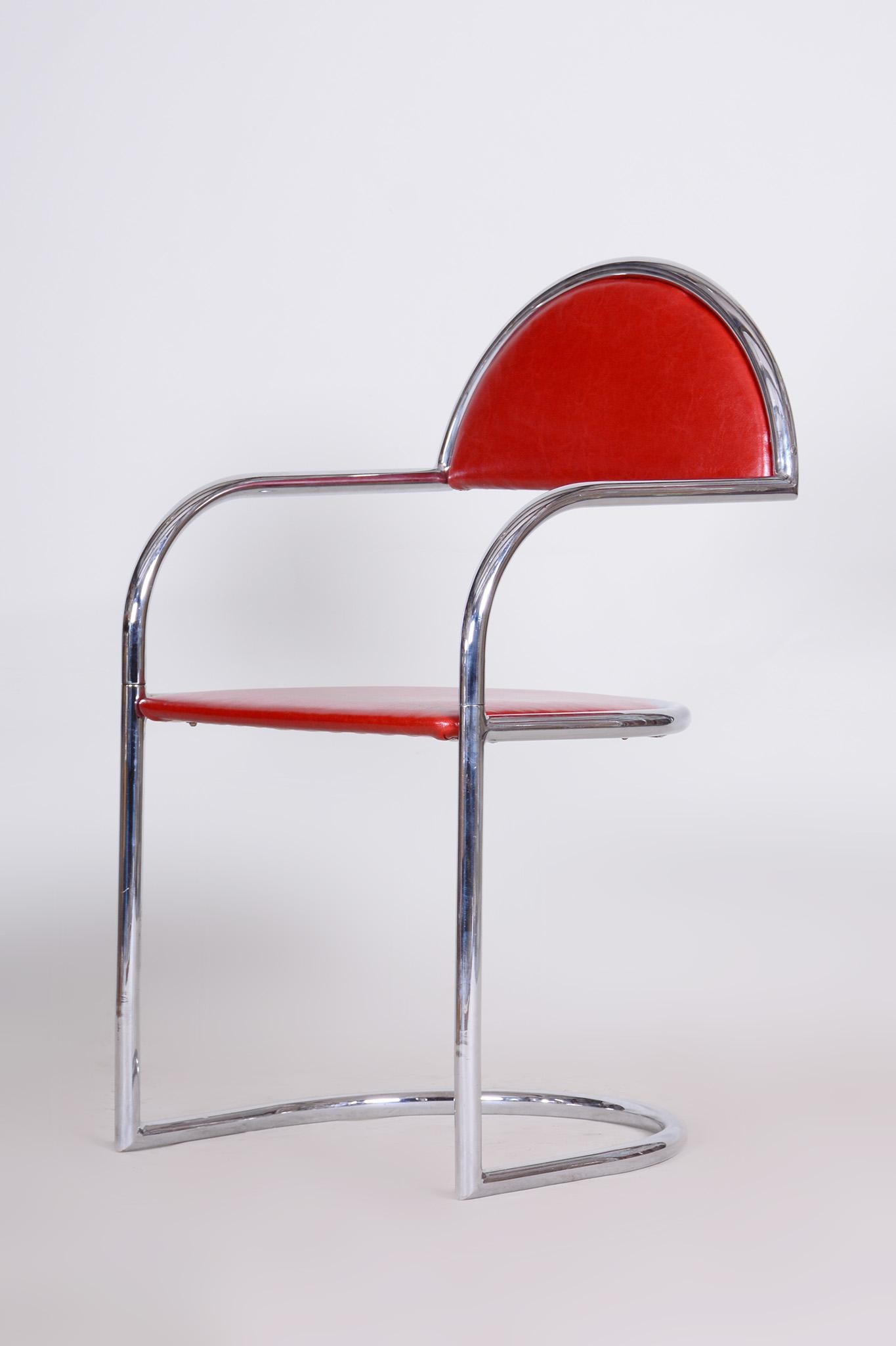 Silla Art Decó/Bauhaus roja fabricada en Chequia en los años 40, cuero y acero restaurados en Bueno estado para la venta en Brandys nad Labem, Středočeský kraj