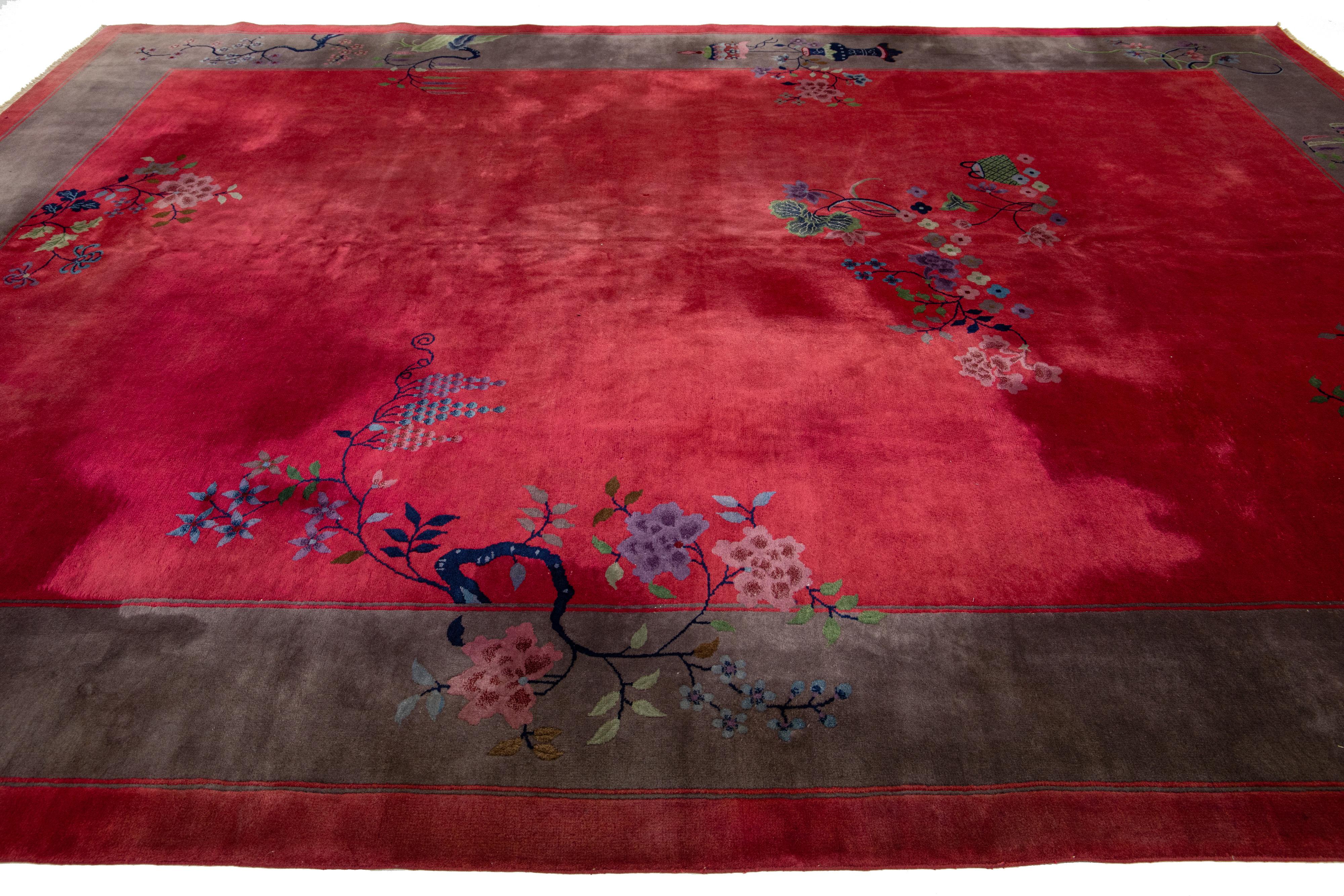 Red Art Deco Chinese Wool Rug with Floral Motif From the 1920s For Sale 1