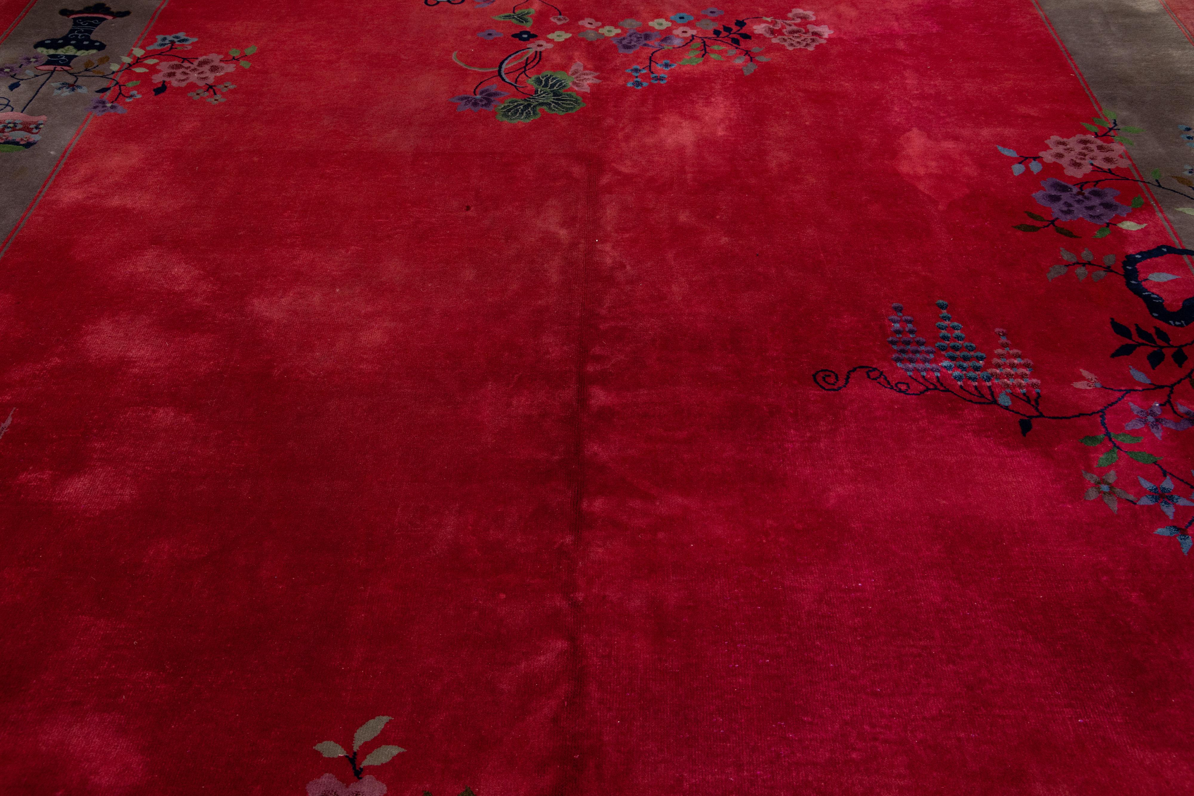 Red Art Deco Chinese Wool Rug with Floral Motif From the 1920s For Sale 4