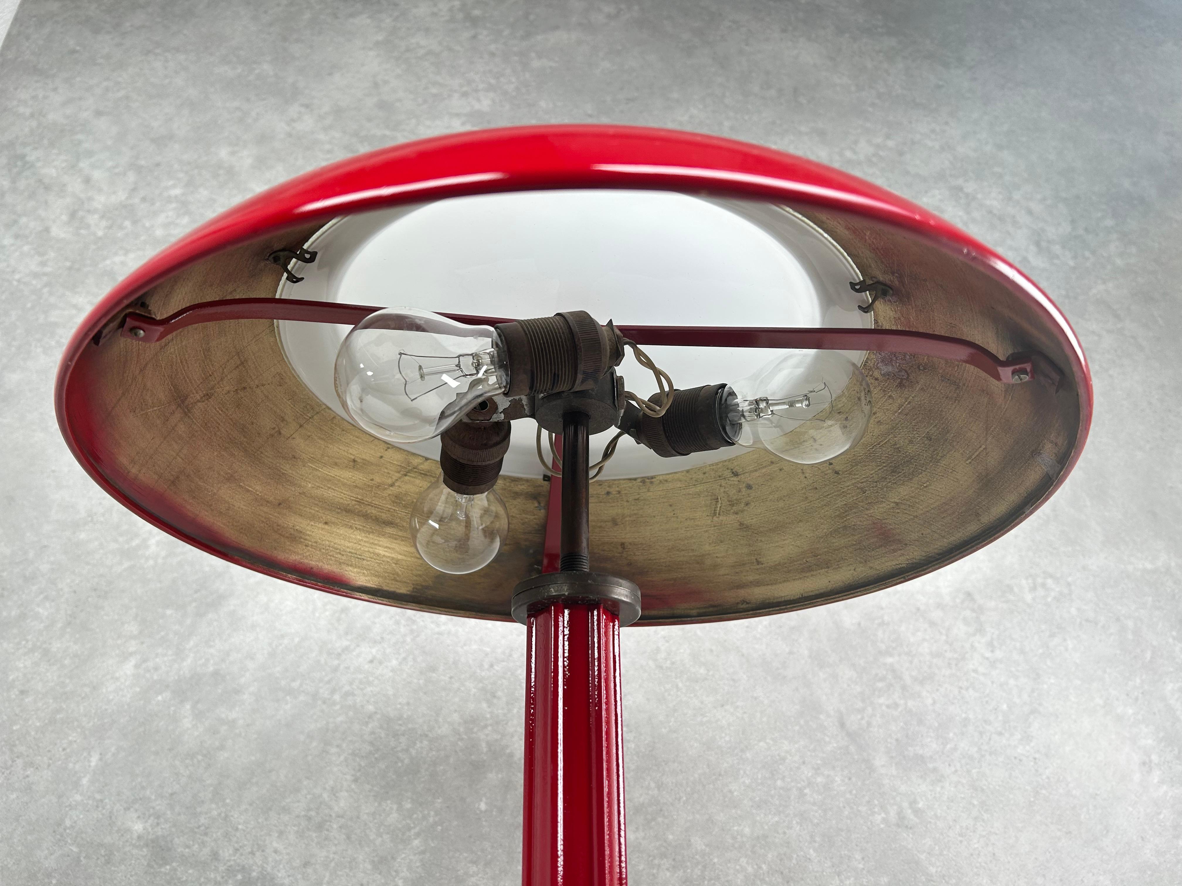 Lámpara de escritorio seta roja art déco Eslovaco en venta