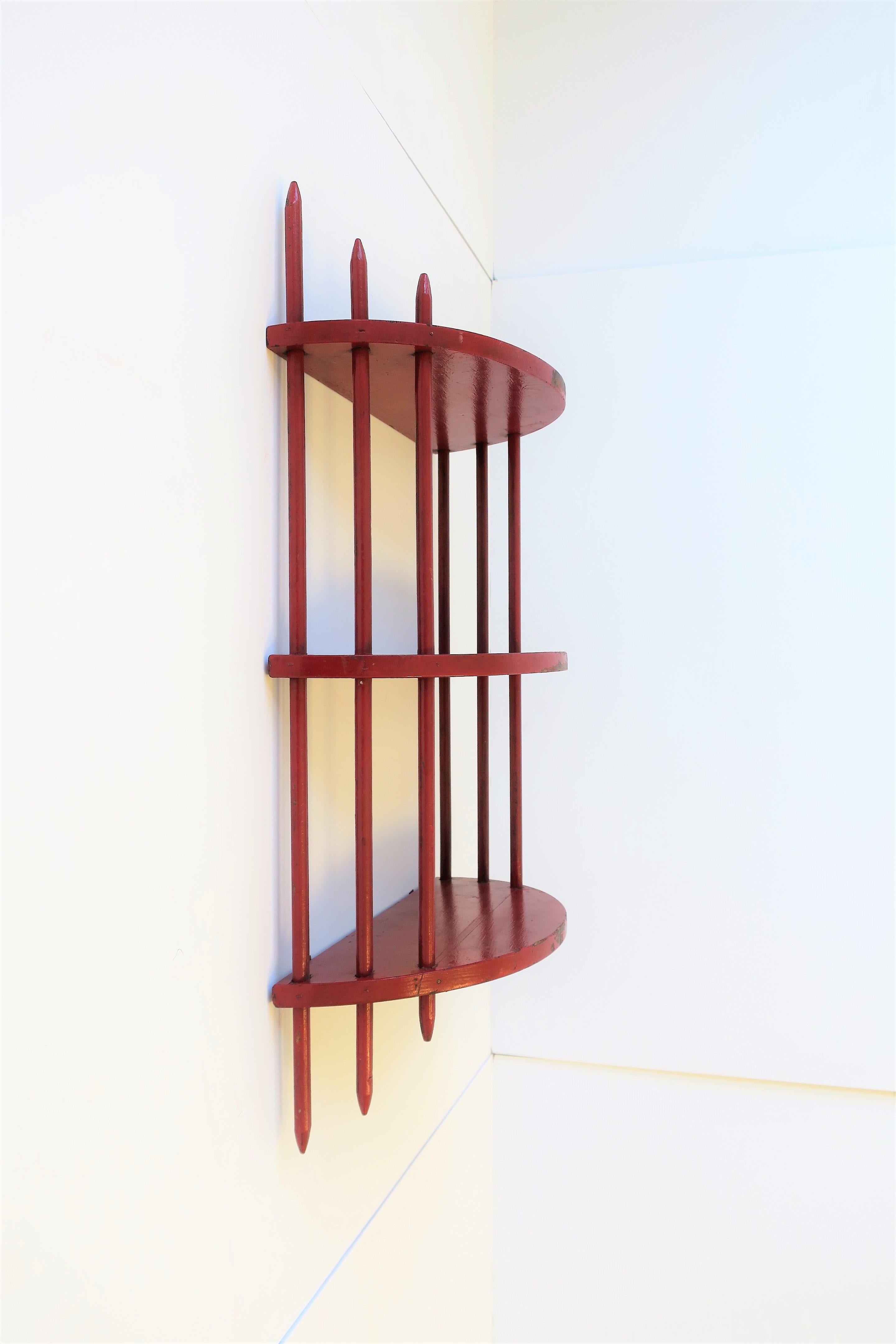 Art Deco Period Wood Wall Shelf in Red im Zustand „Gut“ in New York, NY