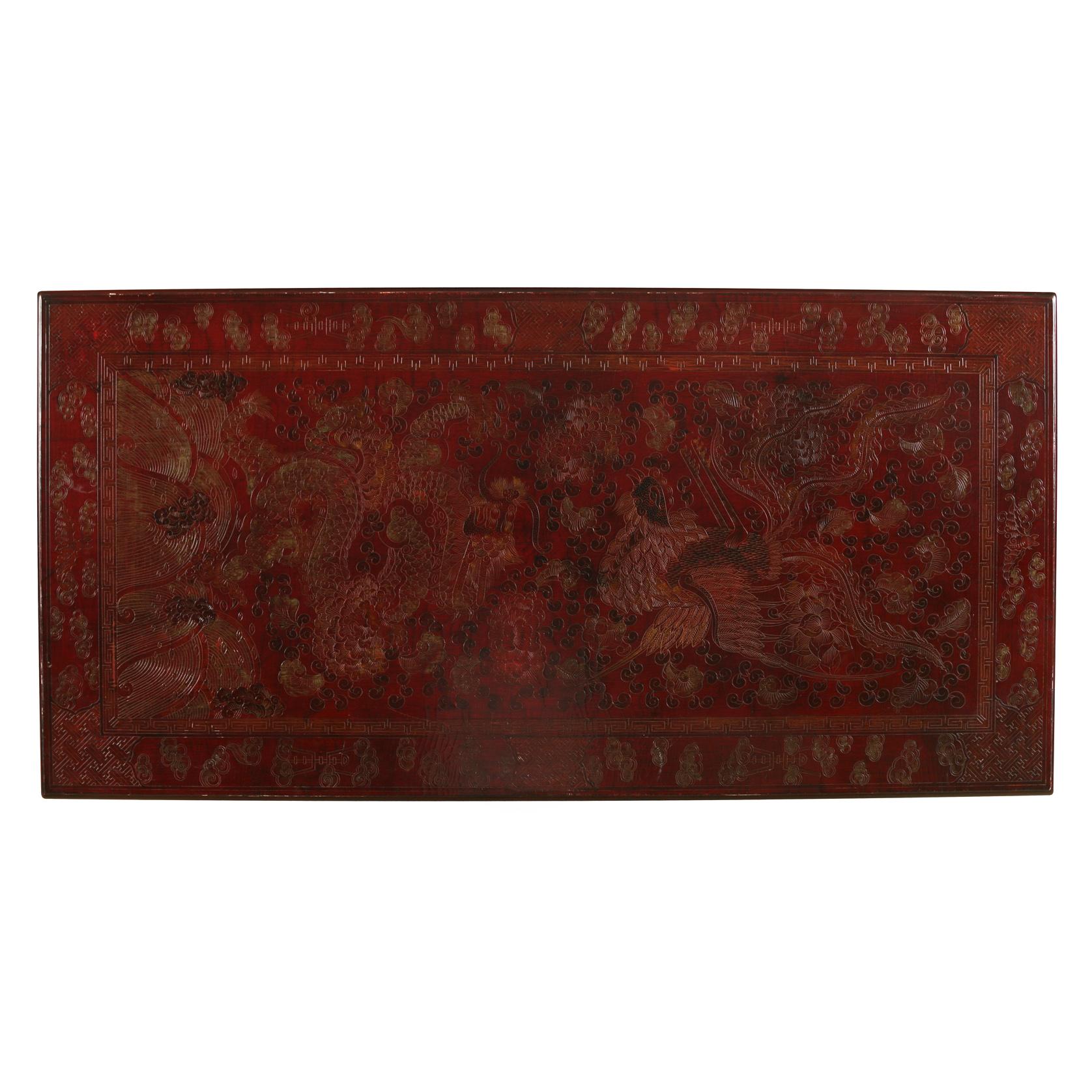 Mesa de centro lacada asiática roja con detalle de Chinoiserie en Bueno estado para la venta en Locust Valley, NY