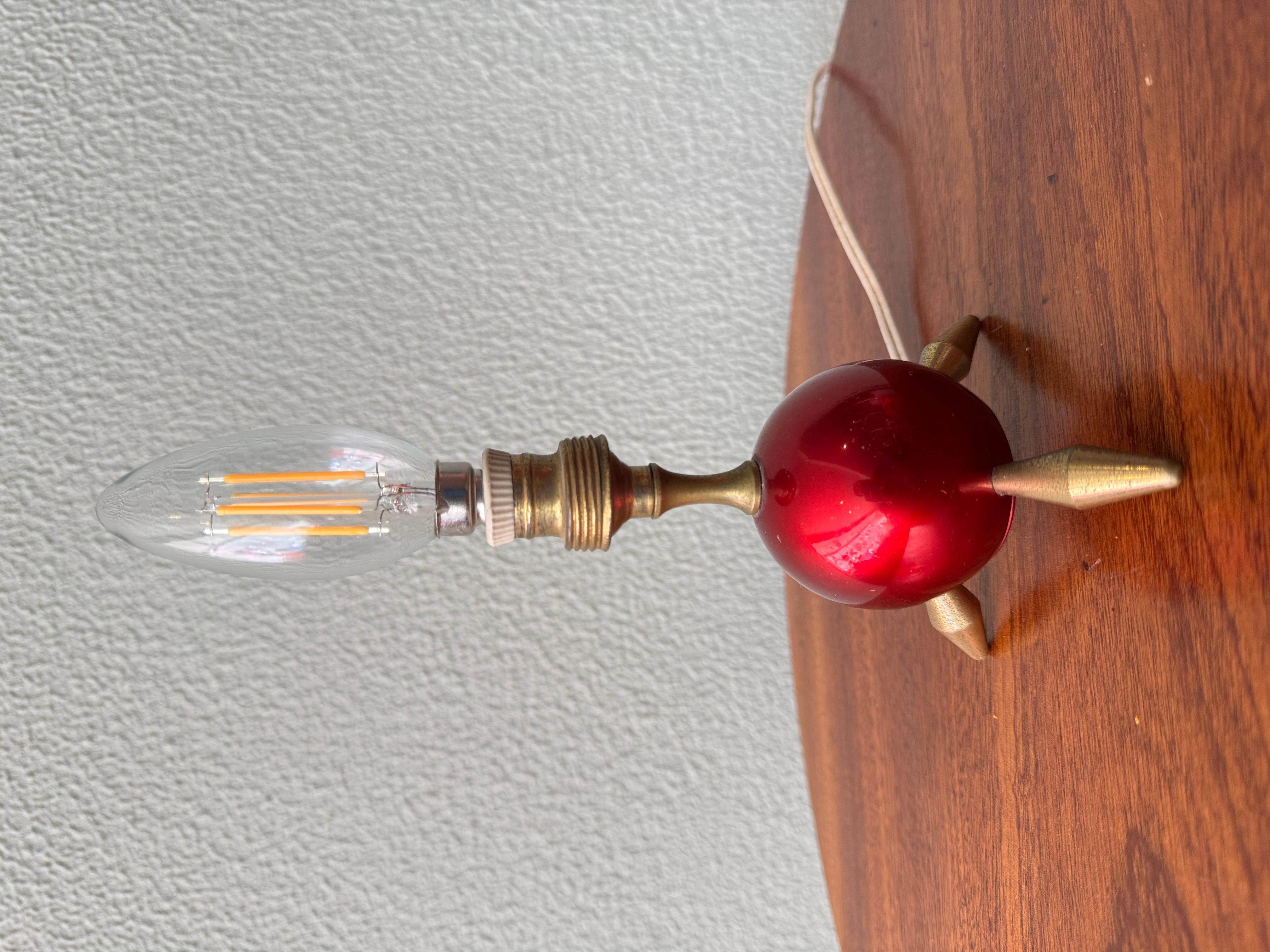 Lampe de table tripode atomique rouge 1950's Italie en vente 3