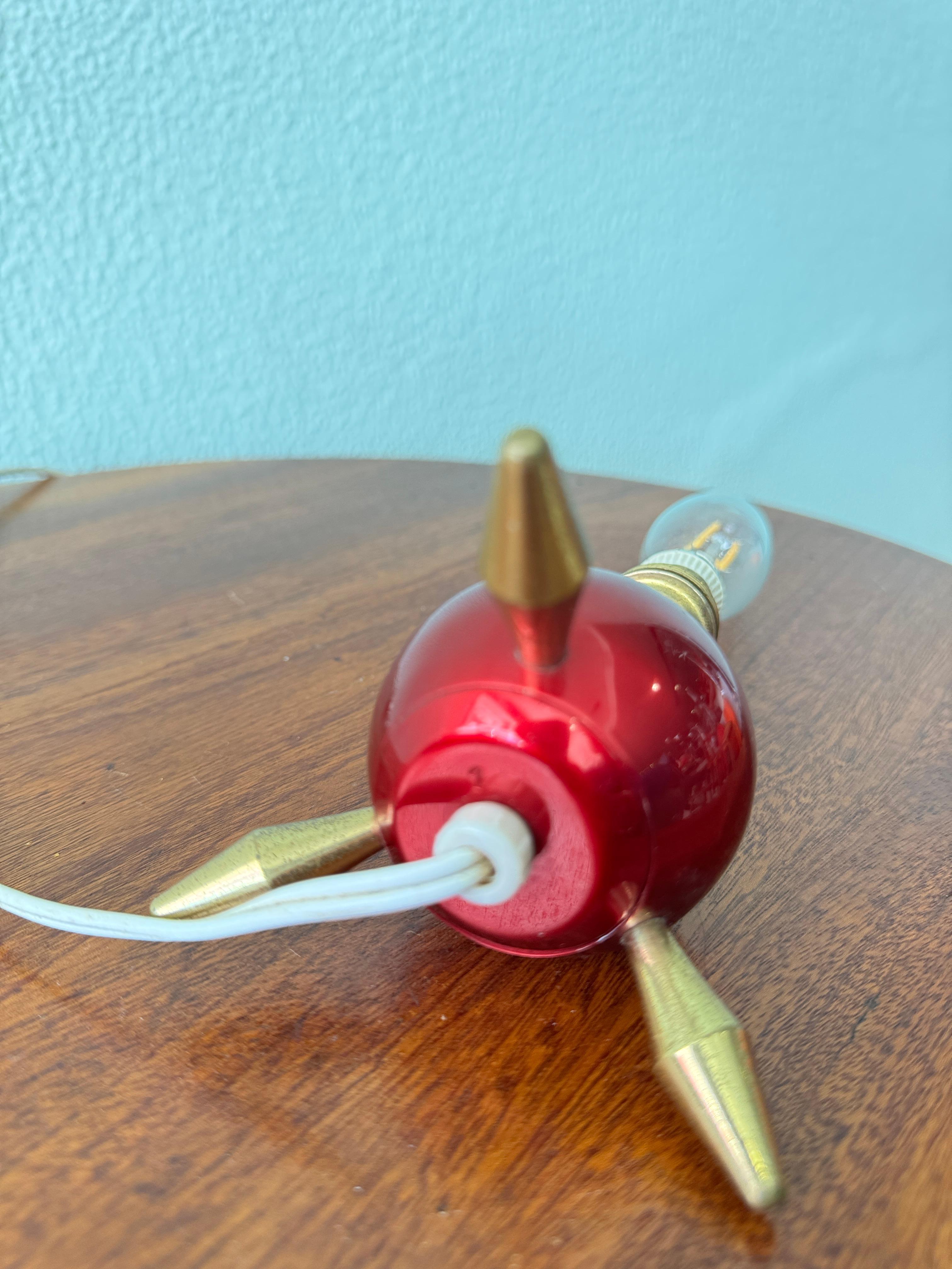 Lampe de table tripode atomique rouge 1950's Italie en vente 4