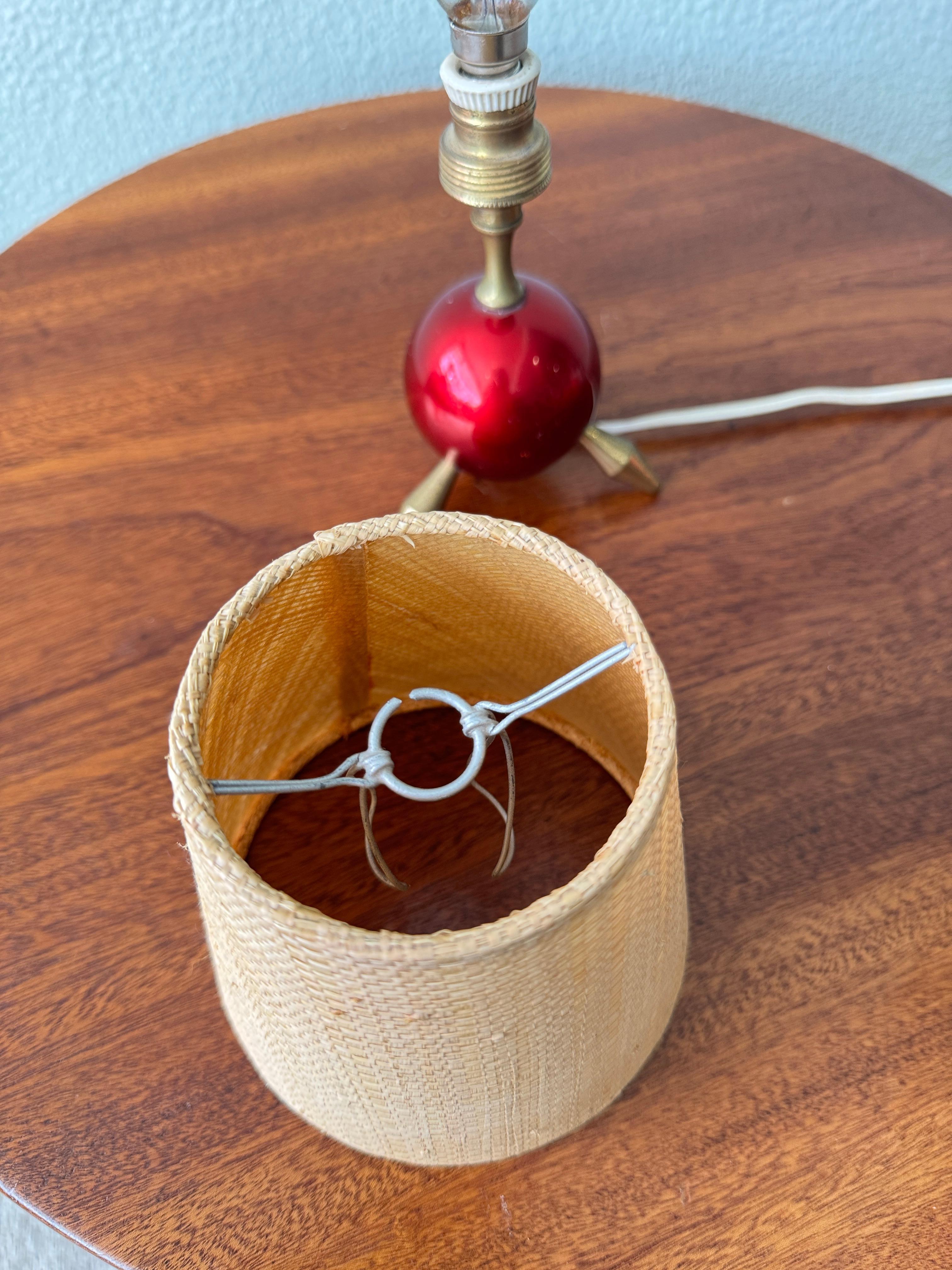 Lampe de table tripode atomique rouge 1950's Italie en vente 5