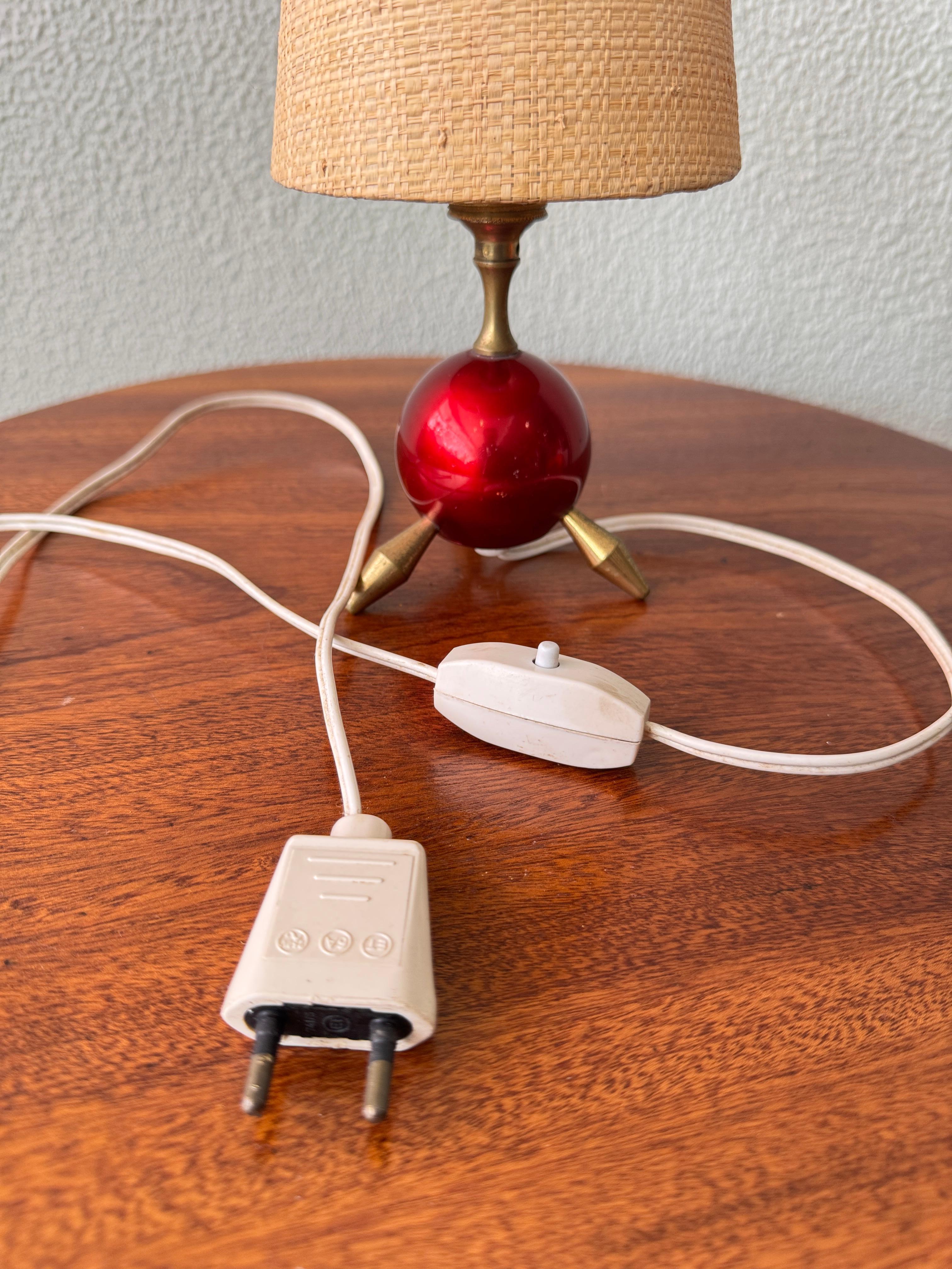 Lampe de table tripode atomique rouge 1950's Italie en vente 6