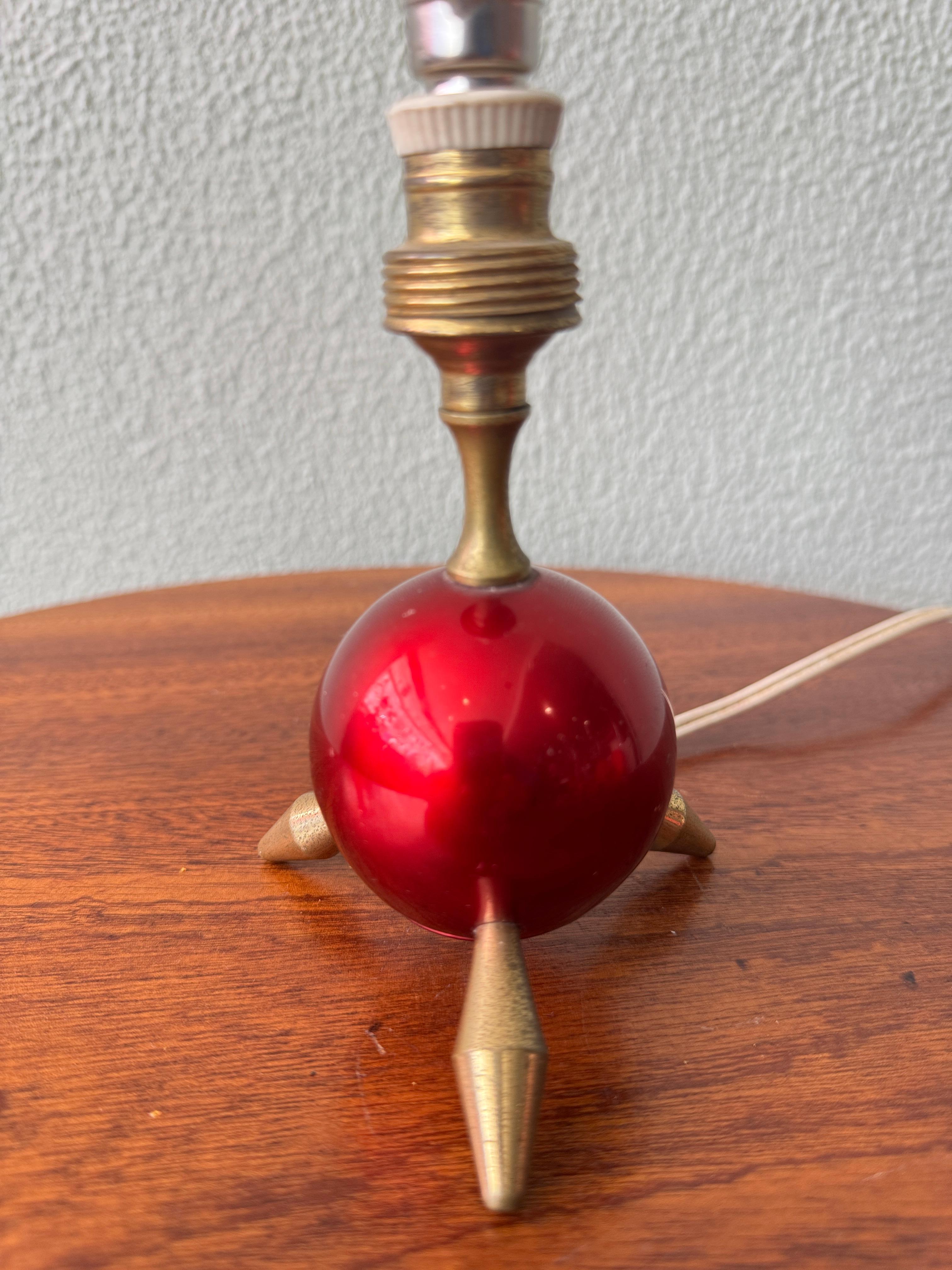 Lampe de table tripode atomique rouge 1950's Italie en vente 2