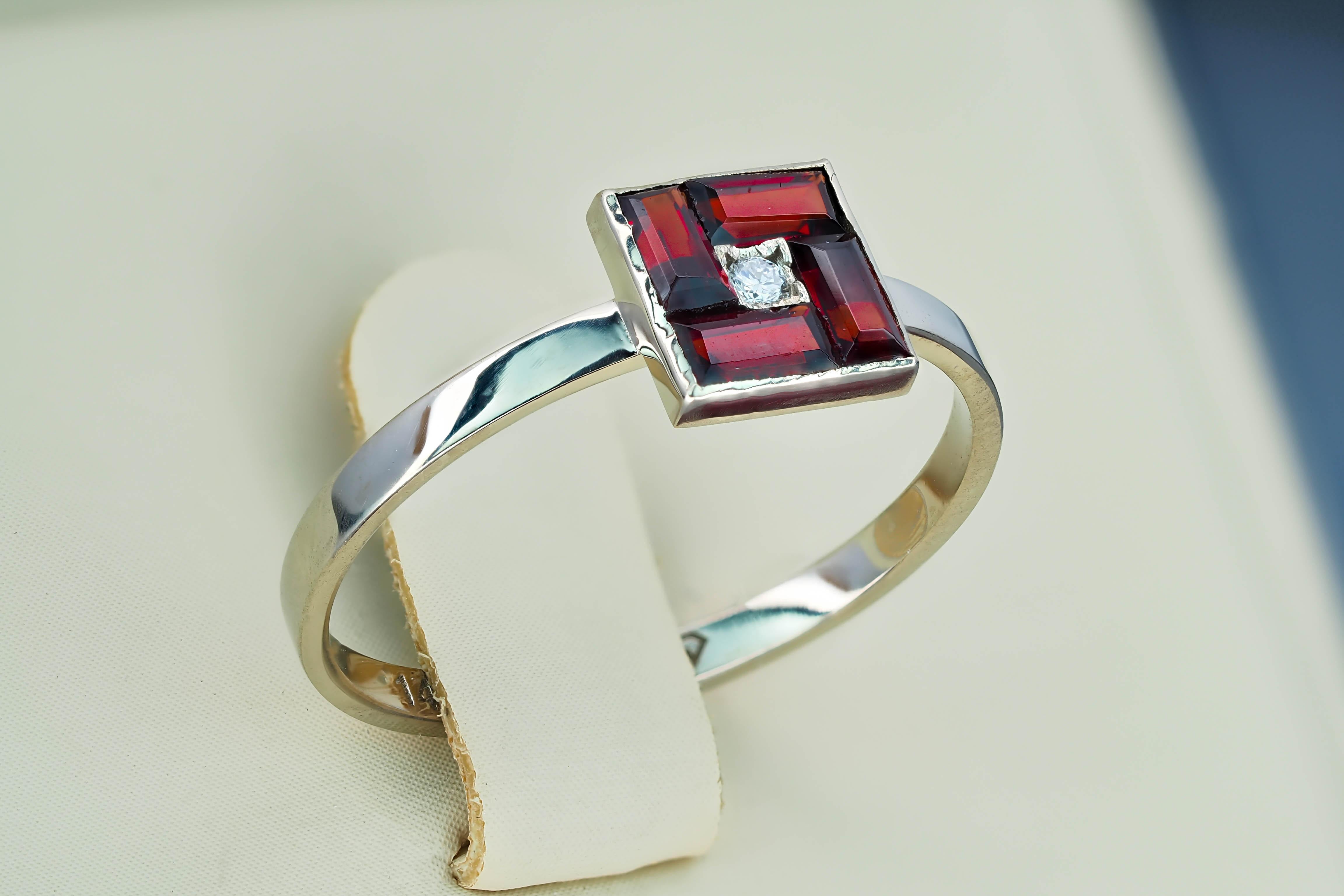 Ring mit rotem Baguette aus 14k Gold. im Zustand „Neu“ im Angebot in Istanbul, TR