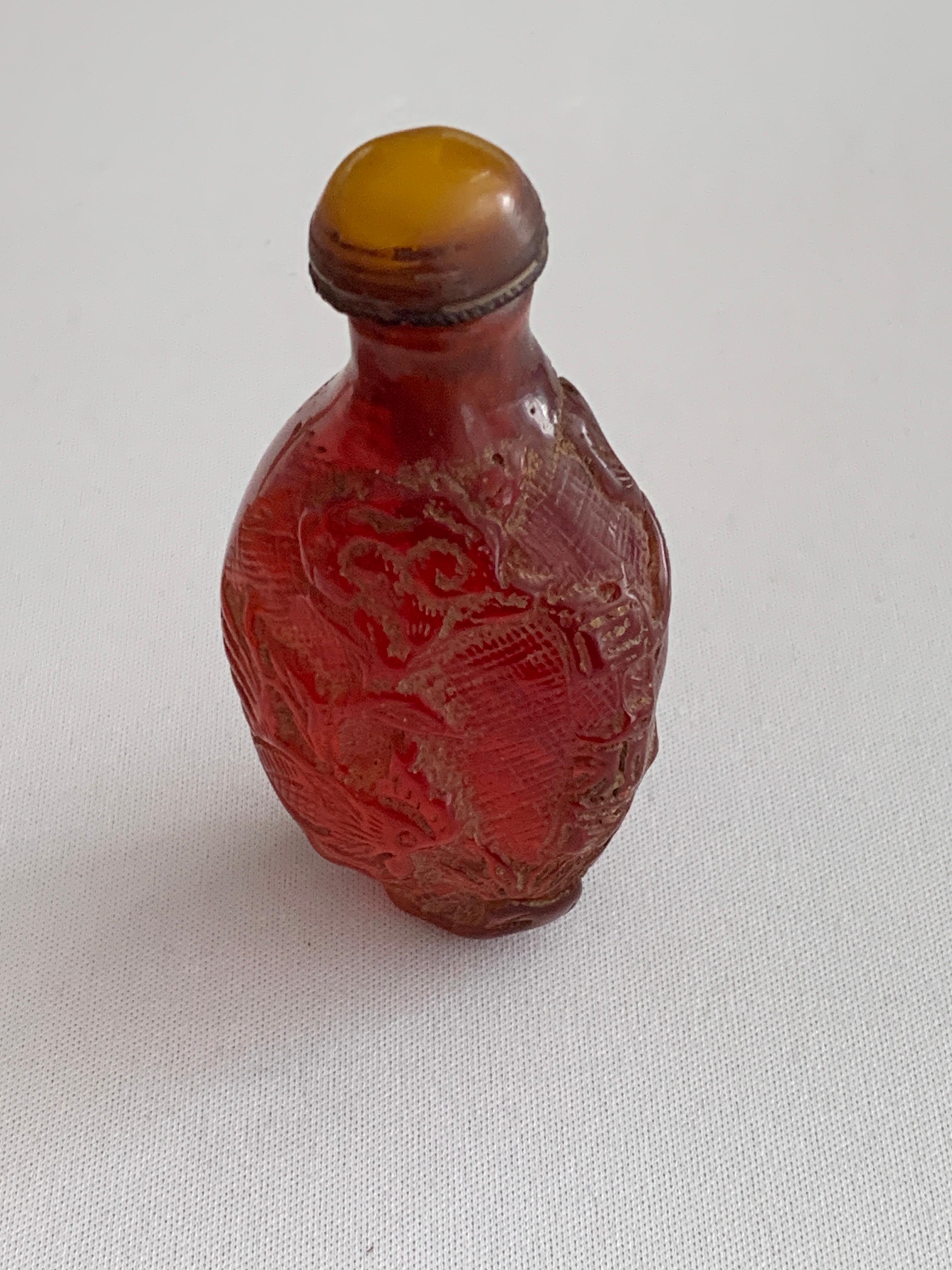 Flacon de parfum chinois Bakerlite rouge Bon état - En vente à London, GB
