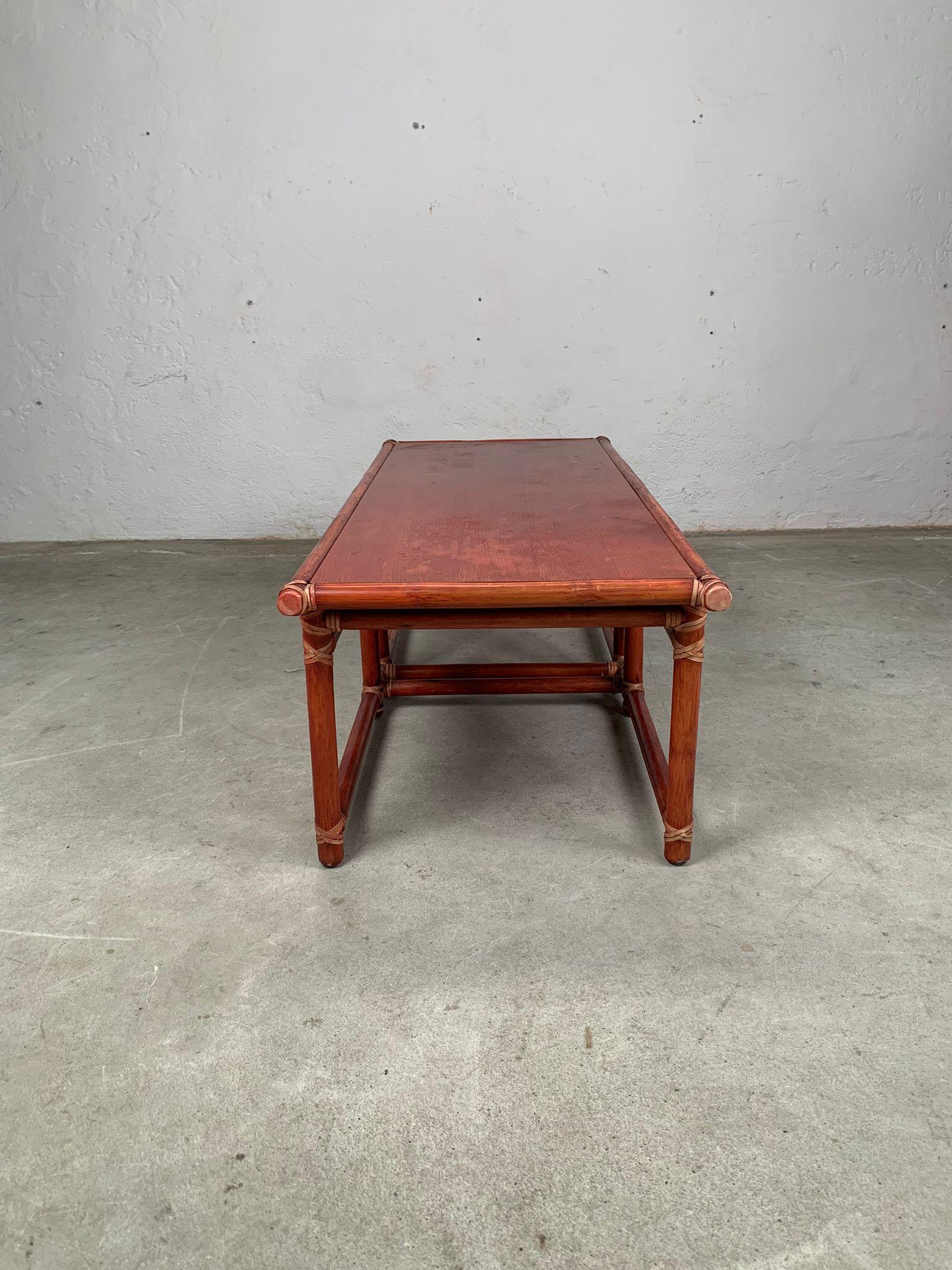 Red bamboo coffee table by Lyda Levi for McGuire production, 1970s, USA Bon état - En vente à Milano, IT