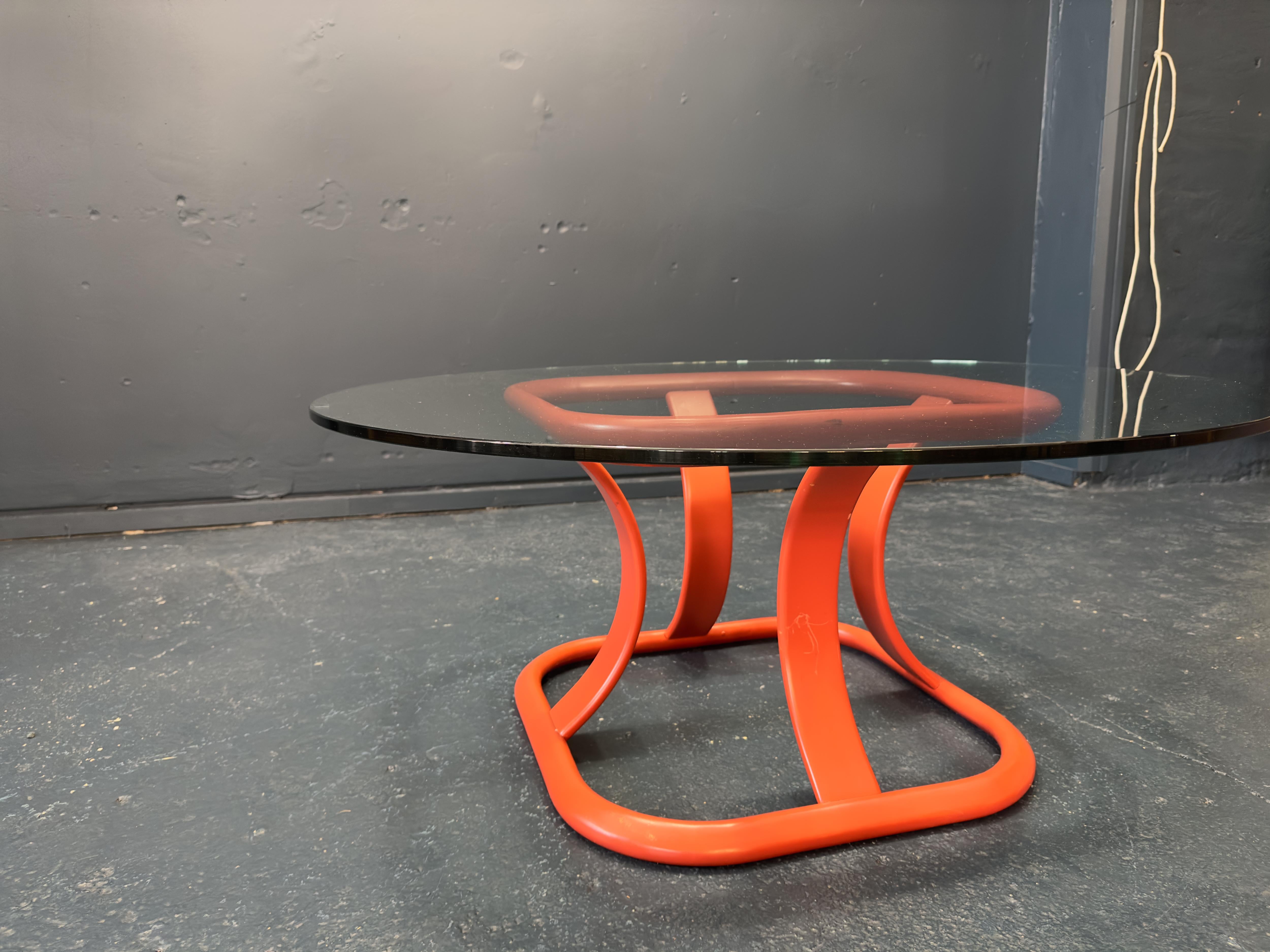 Table basse en verre rouge Bon état - En vente à London, GB