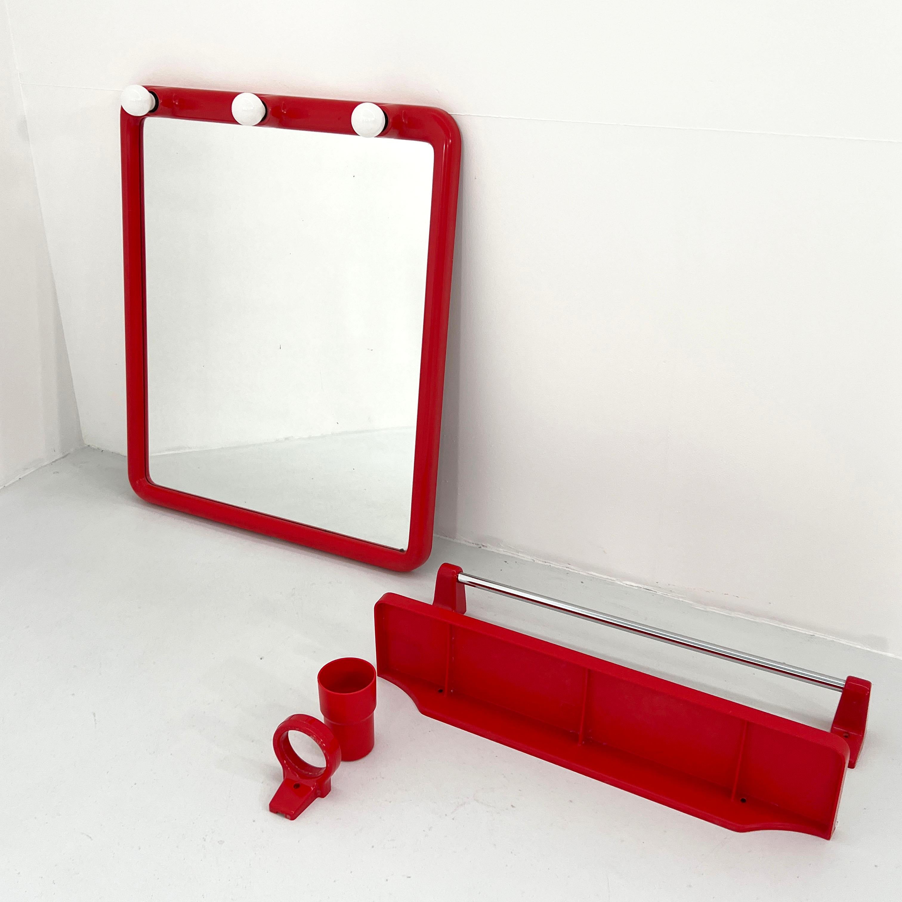 Red Bathroom Set with Mirror with Lights from Carrara & Matta, 1970s In Good Condition In Ixelles, Bruxelles