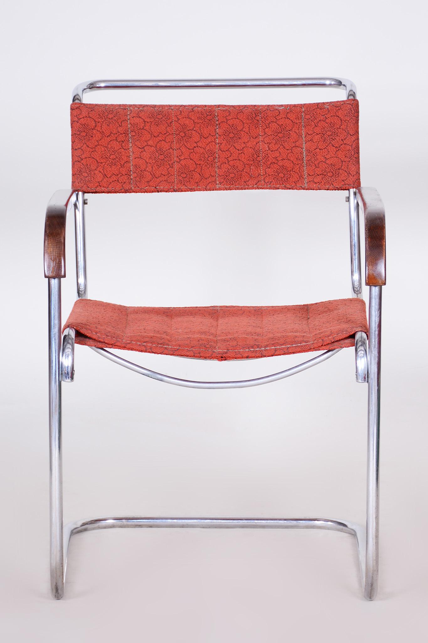 Red Bauhaus armchair designed by Marcel Breuer.

Style: Bauhaus
Period: 1930-1939
Source: Czechia
Maker: Mücke - Melder
Material: Beech, Chrome-plated steel.

Very well-preserved original condition.
Completely professionally cleaned.
