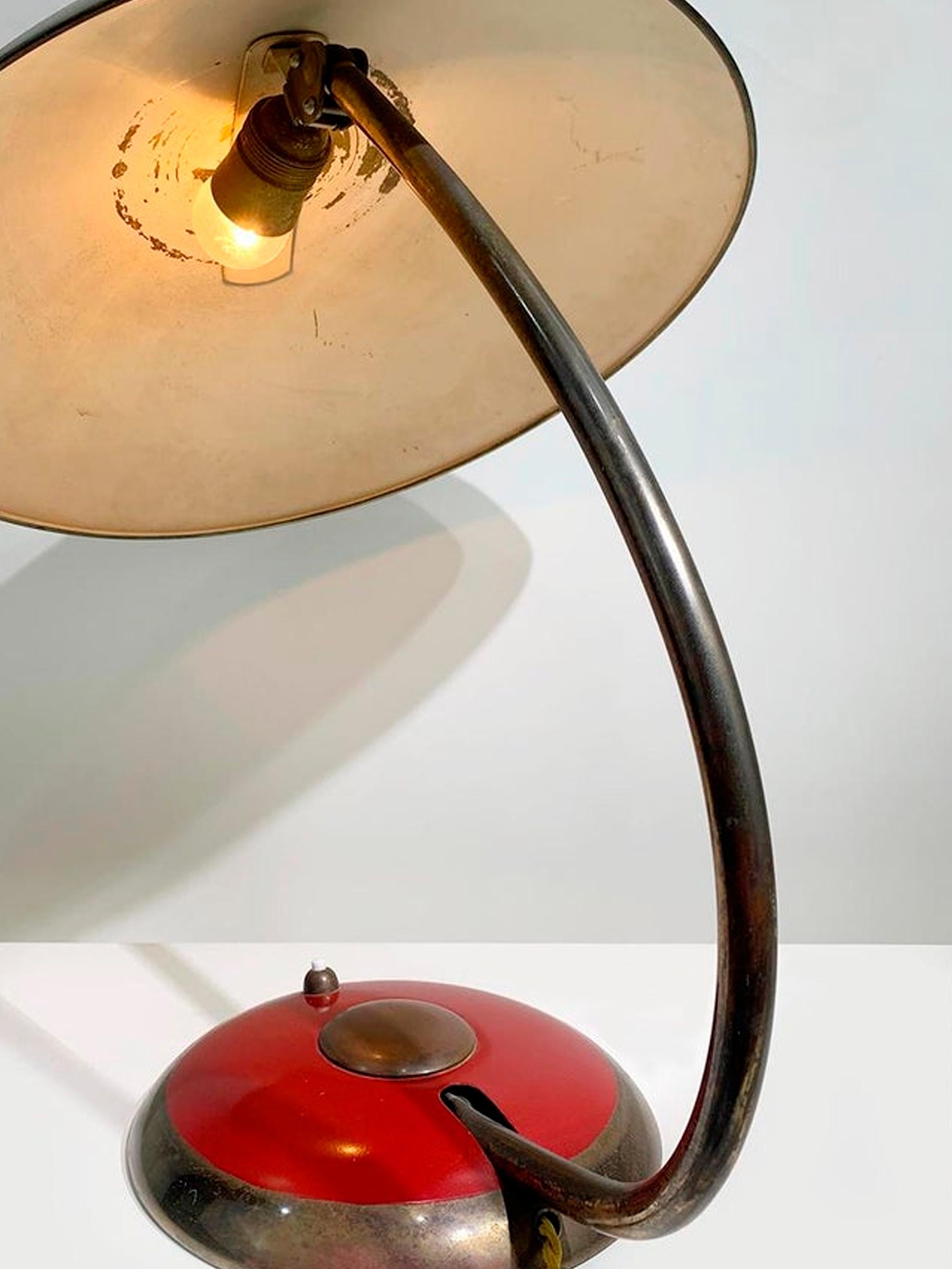 Rote Bauhaus-Schreibtischlampe von Helo Leuchten, Deutschland, 1940er Jahre (20. Jahrhundert) im Angebot