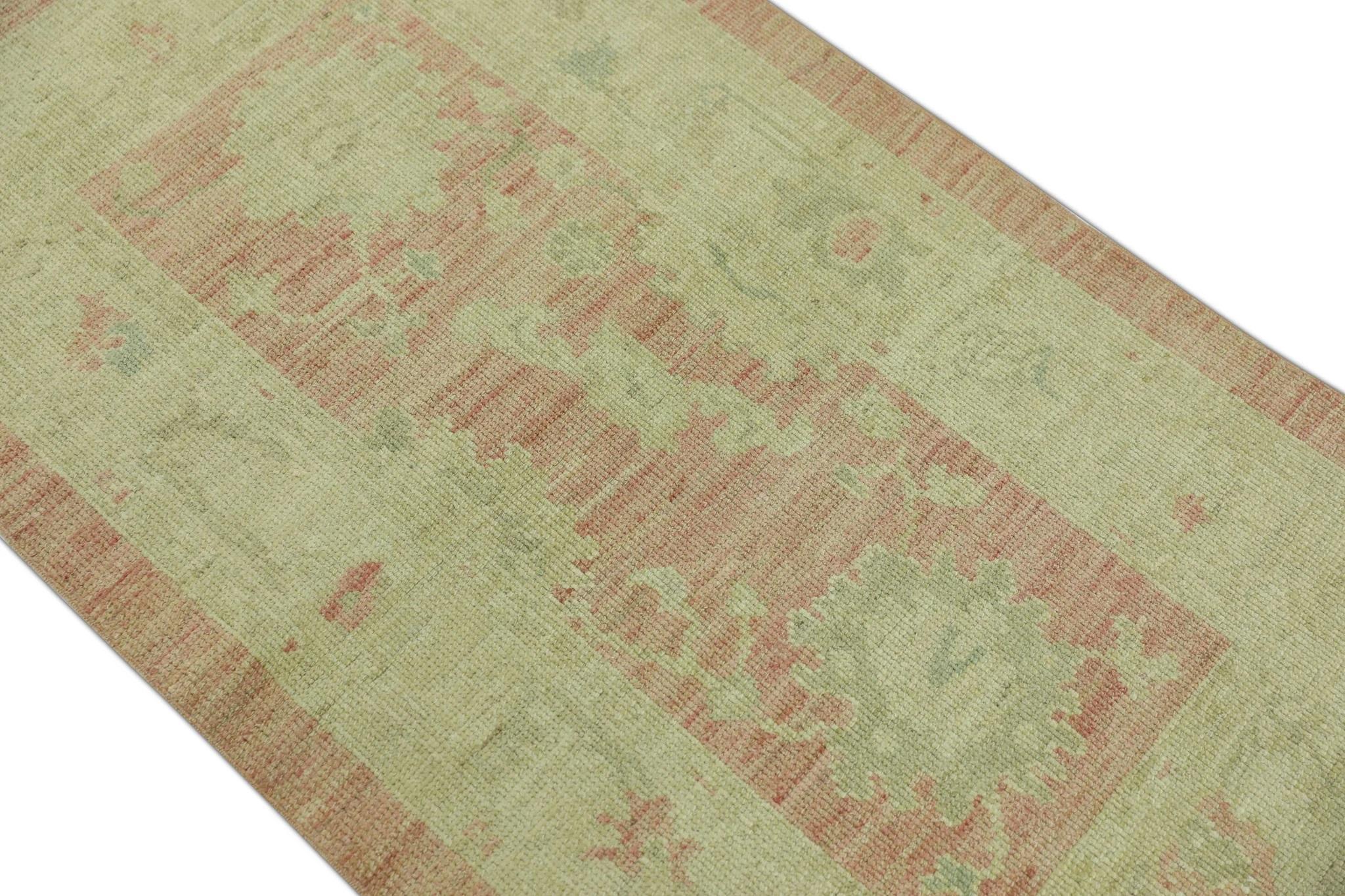Handgewebter türkischer Oushak-Teppich aus Wolle in Rot & Beige 2'11