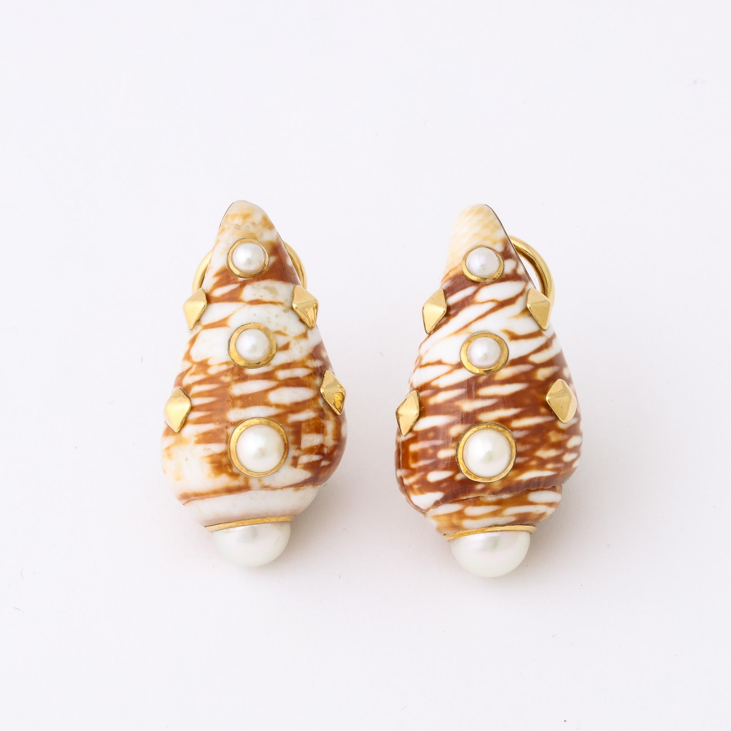 Red & Beige Shell Earrings Set in 18k Gold With Inlaid Pearls by Trianon In Excellent Condition For Sale In New York, NY