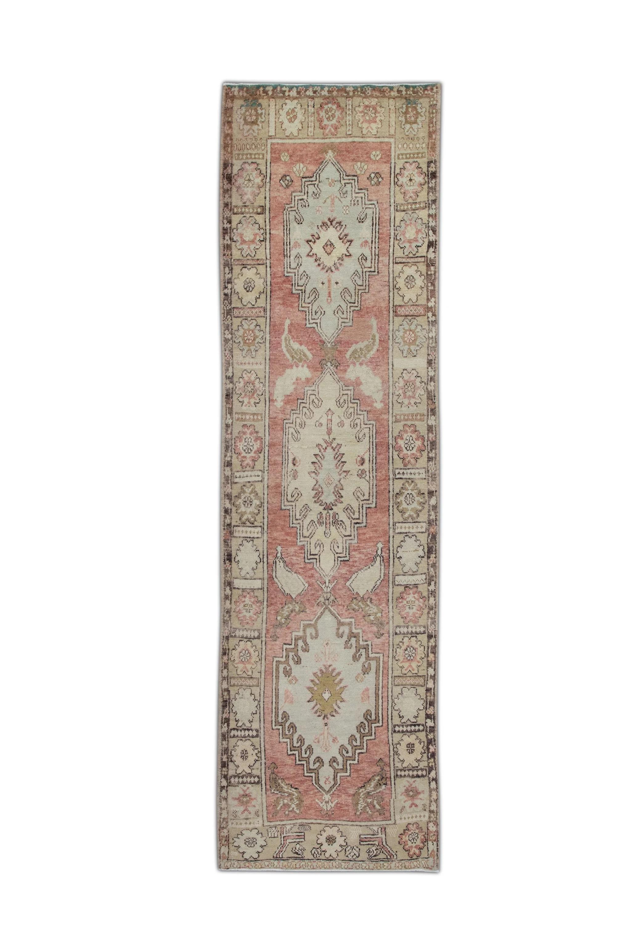 Türkischer Vintage-Läufer in Rot & Beige 3'9