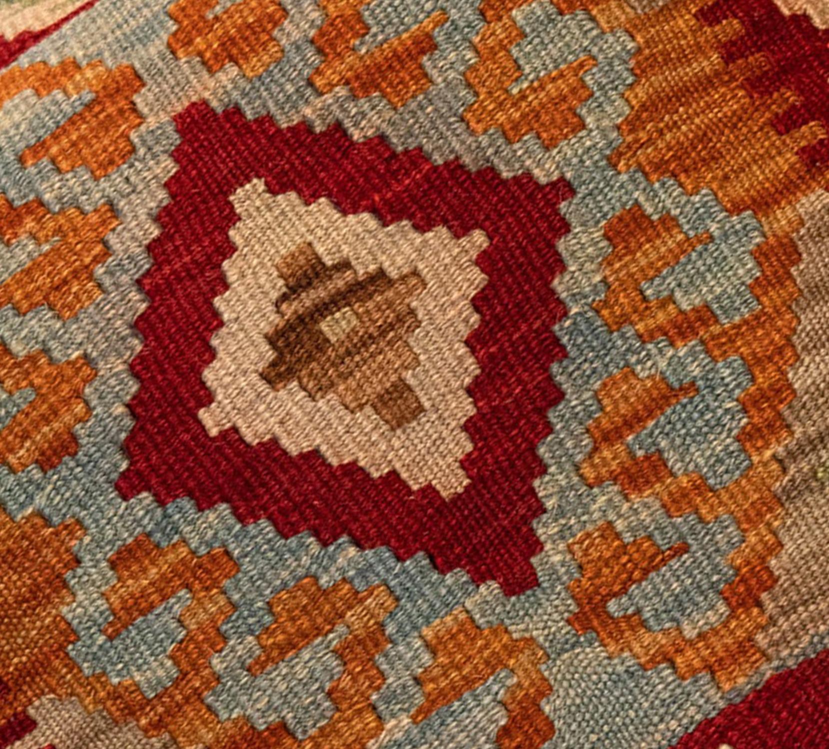 Red Beige Wool Geometric Kilim Cushion Cover Handmade Oriental Scatter Pillow In Excellent Condition In Hampshire, GB