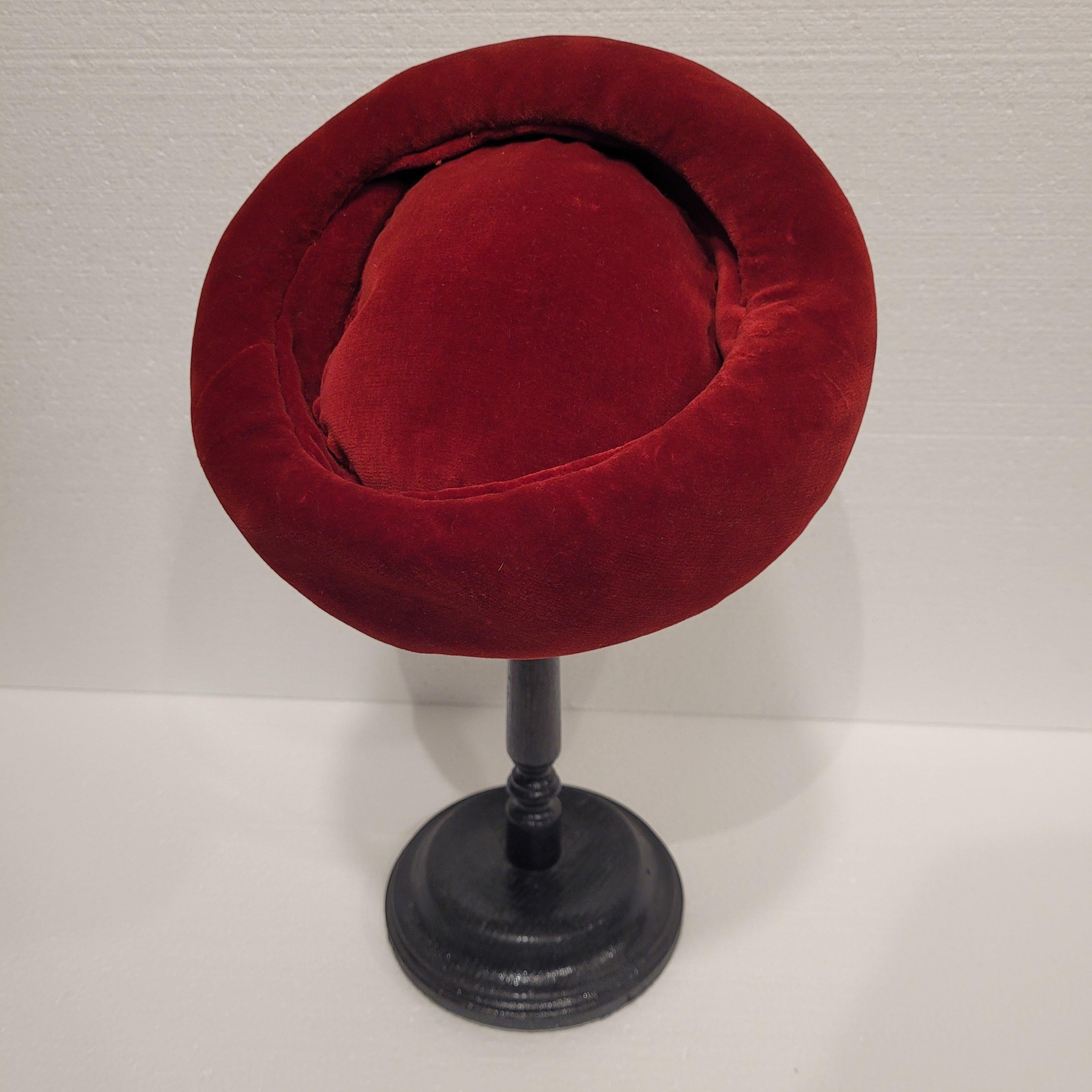 Gorro Boina Rojo Art Nouveau Francés, Terciopelo Rojo en venta 5