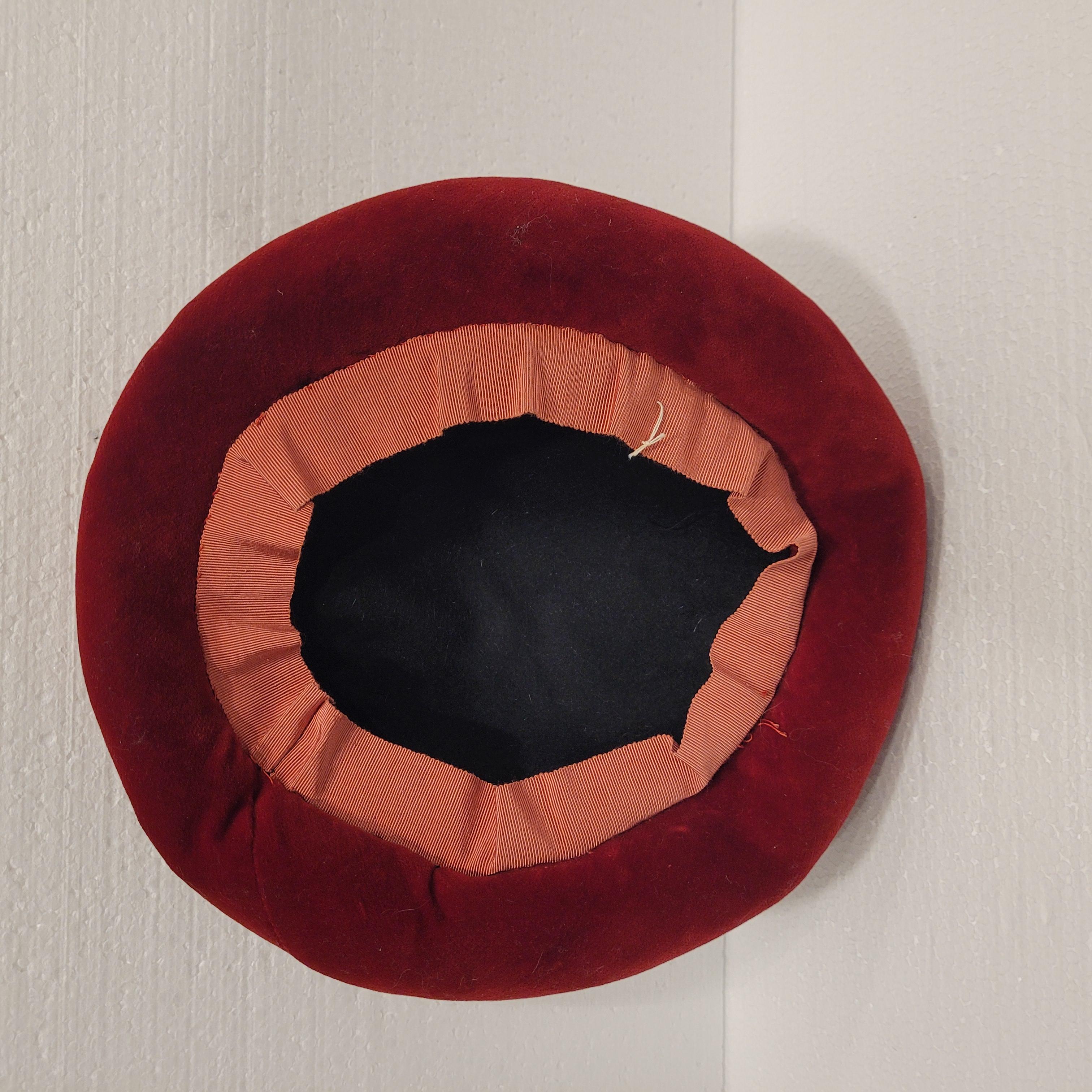 Gorro Boina Rojo Art Nouveau Francés, Terciopelo Rojo en venta 8