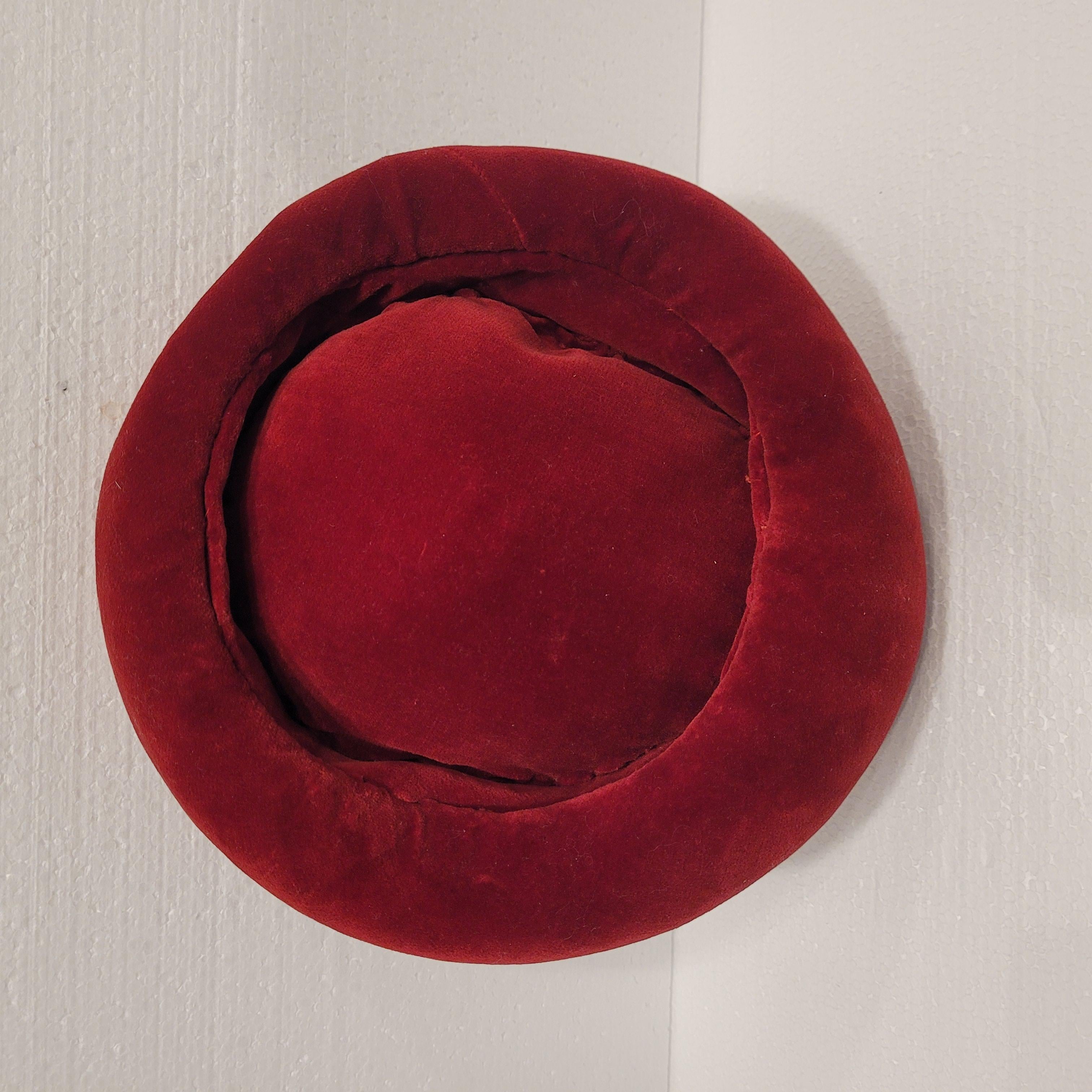 Gorro Boina Rojo Art Nouveau Francés, Terciopelo Rojo en venta 9