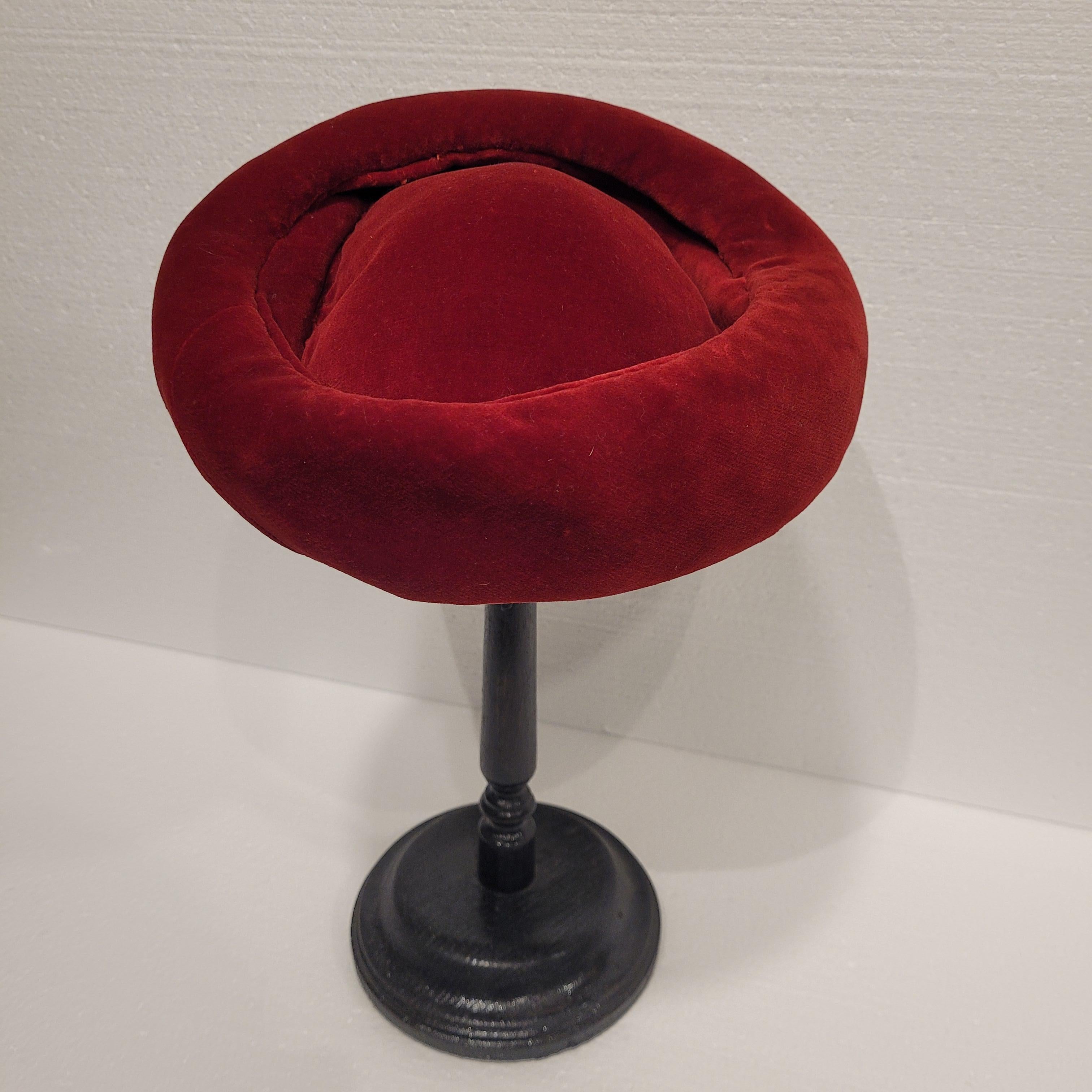 Gorro Boina Rojo Art Nouveau Francés, Terciopelo Rojo en venta 3