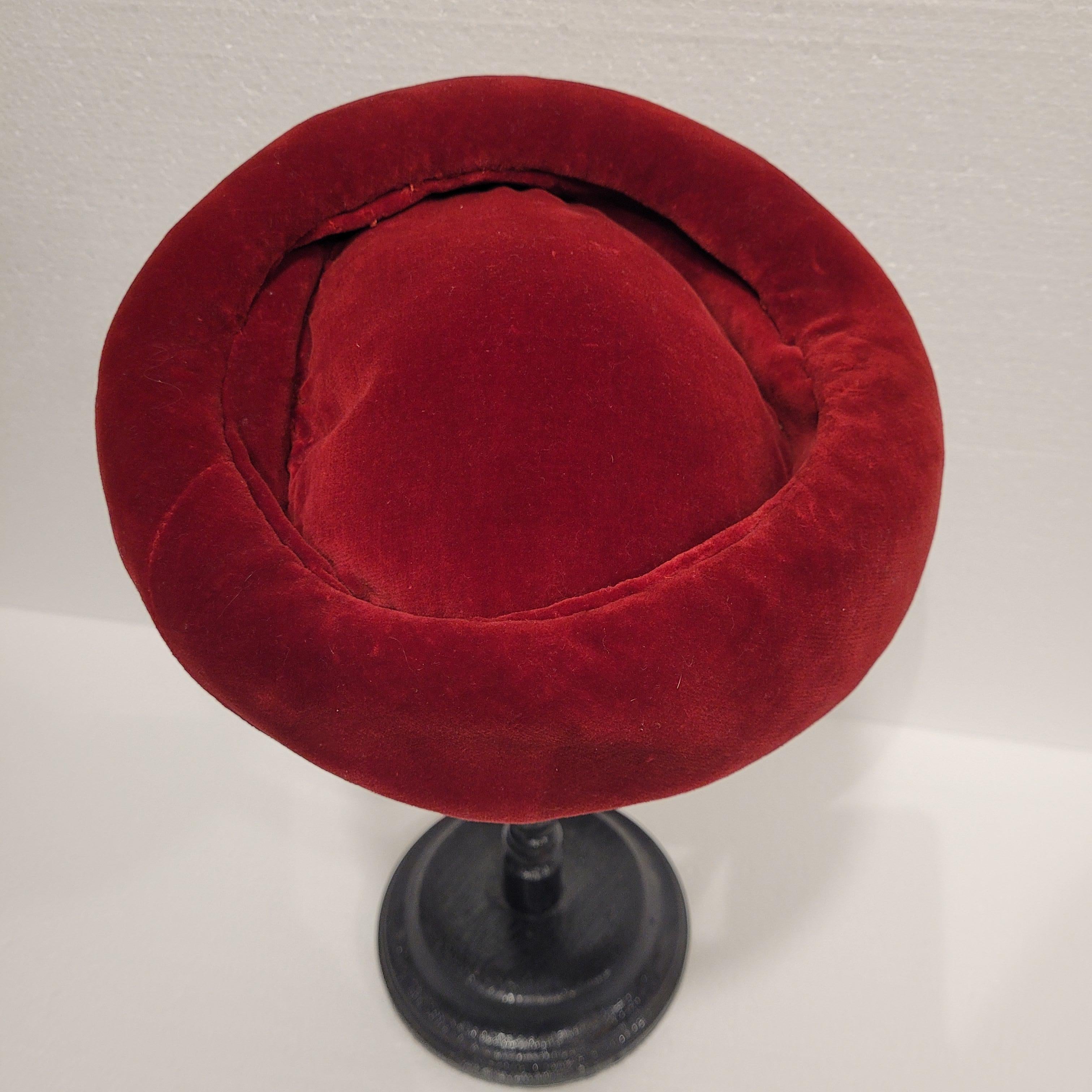Gorro Boina Rojo Art Nouveau Francés, Terciopelo Rojo en venta 4