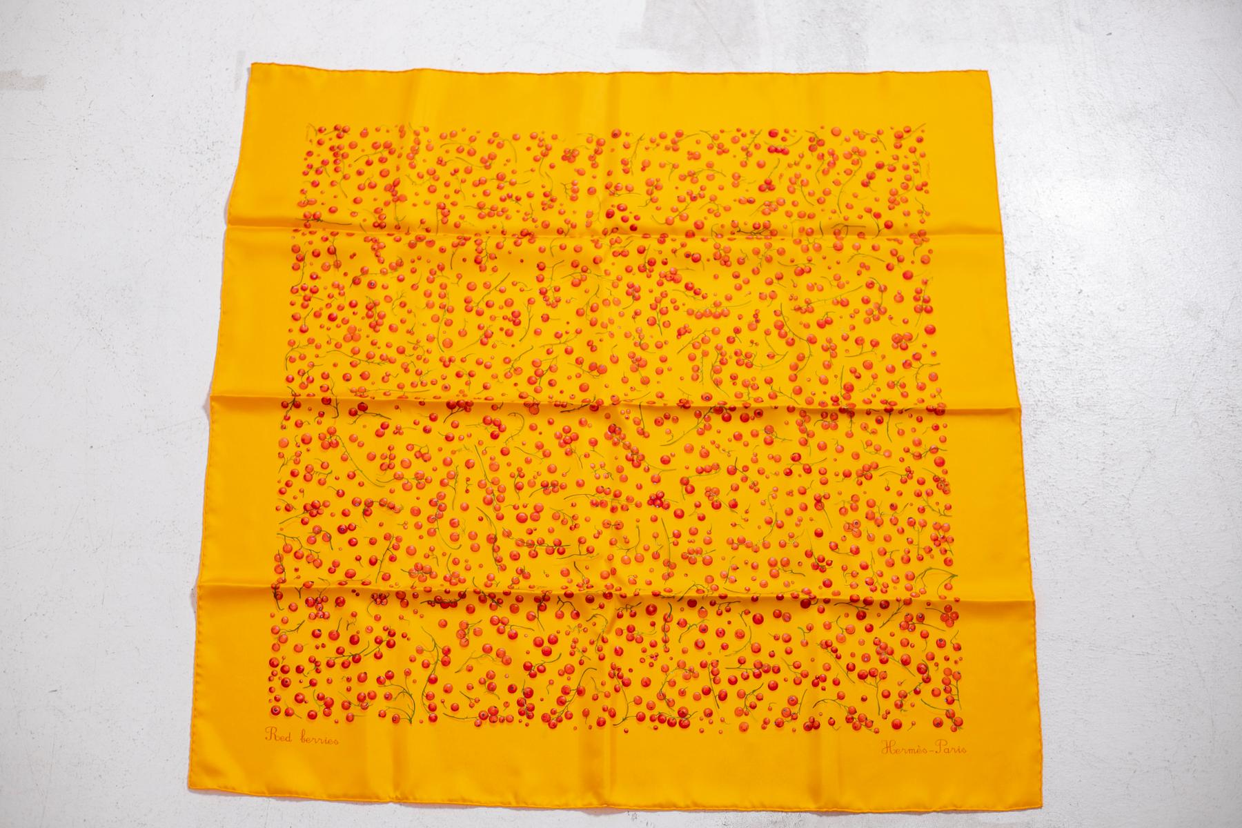 Roter Beerenschal entworfen von Leigh P. Cooke für Hermès (Orange)
