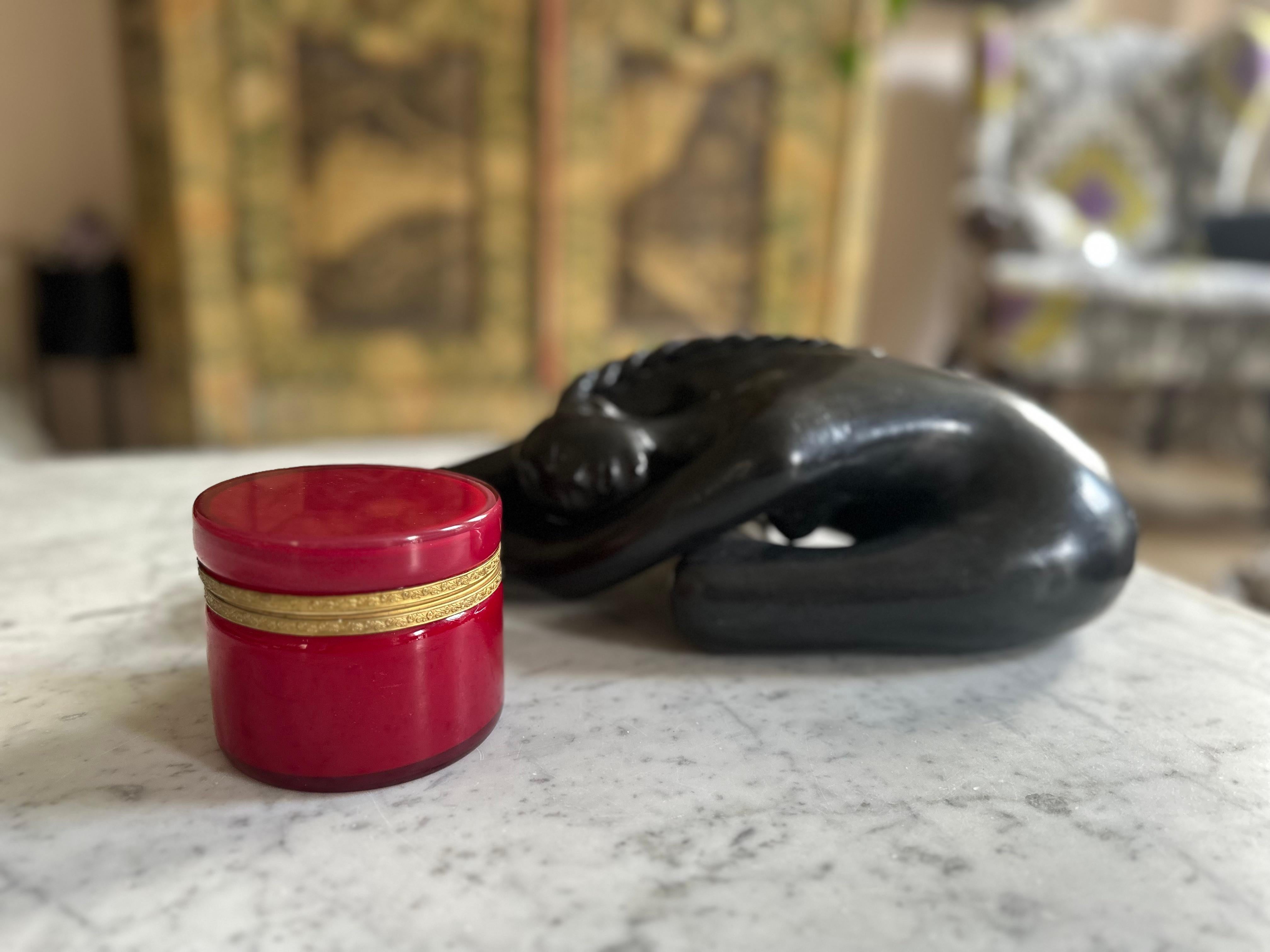 Caja con tapa Biedermeier roja de cristal superpuesto en venta 10