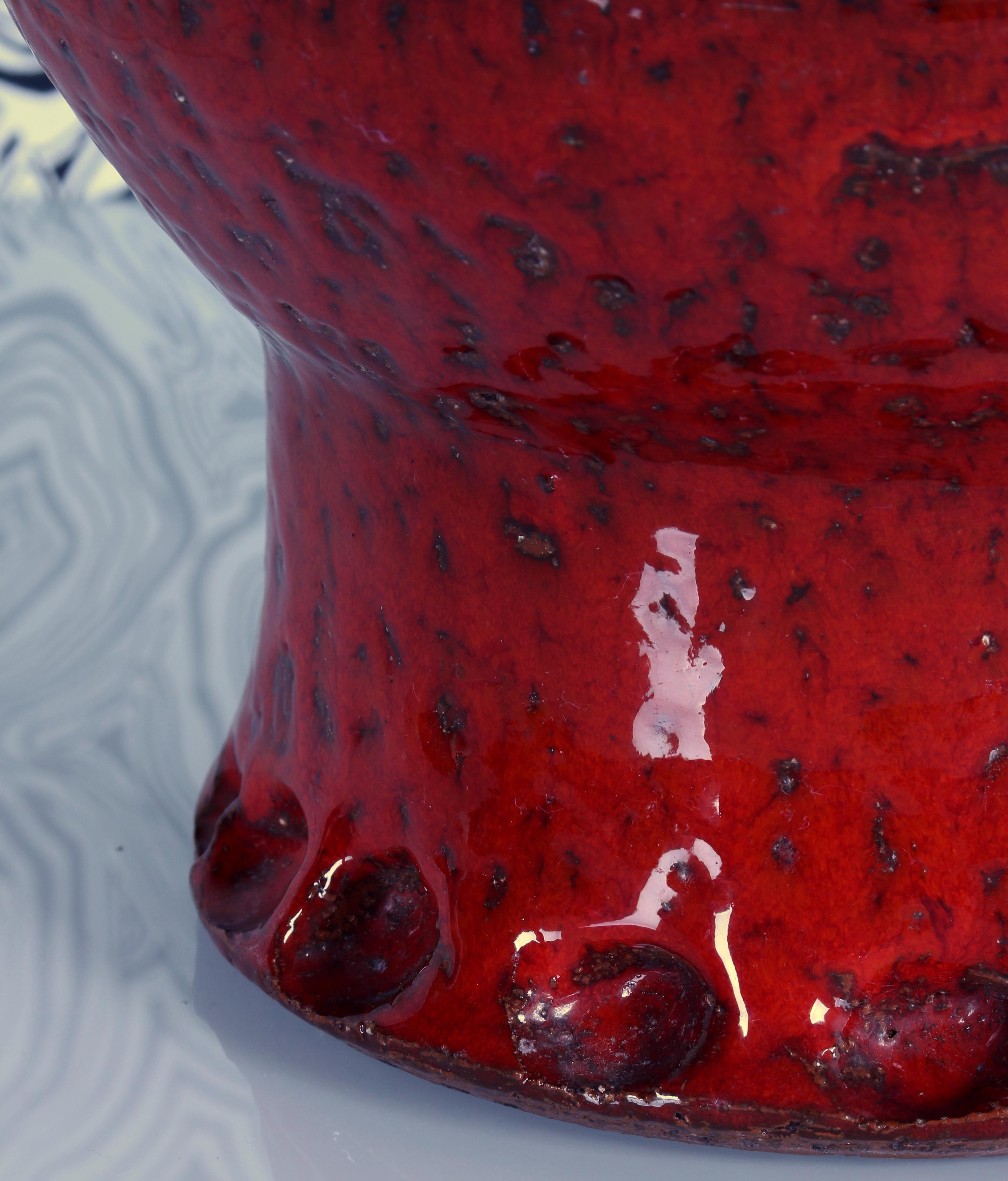 Danois RED & BIG 1970 Danemark vase en lave émaillée, brutaliste et flashy, jeté à la main Danemark 70s en vente