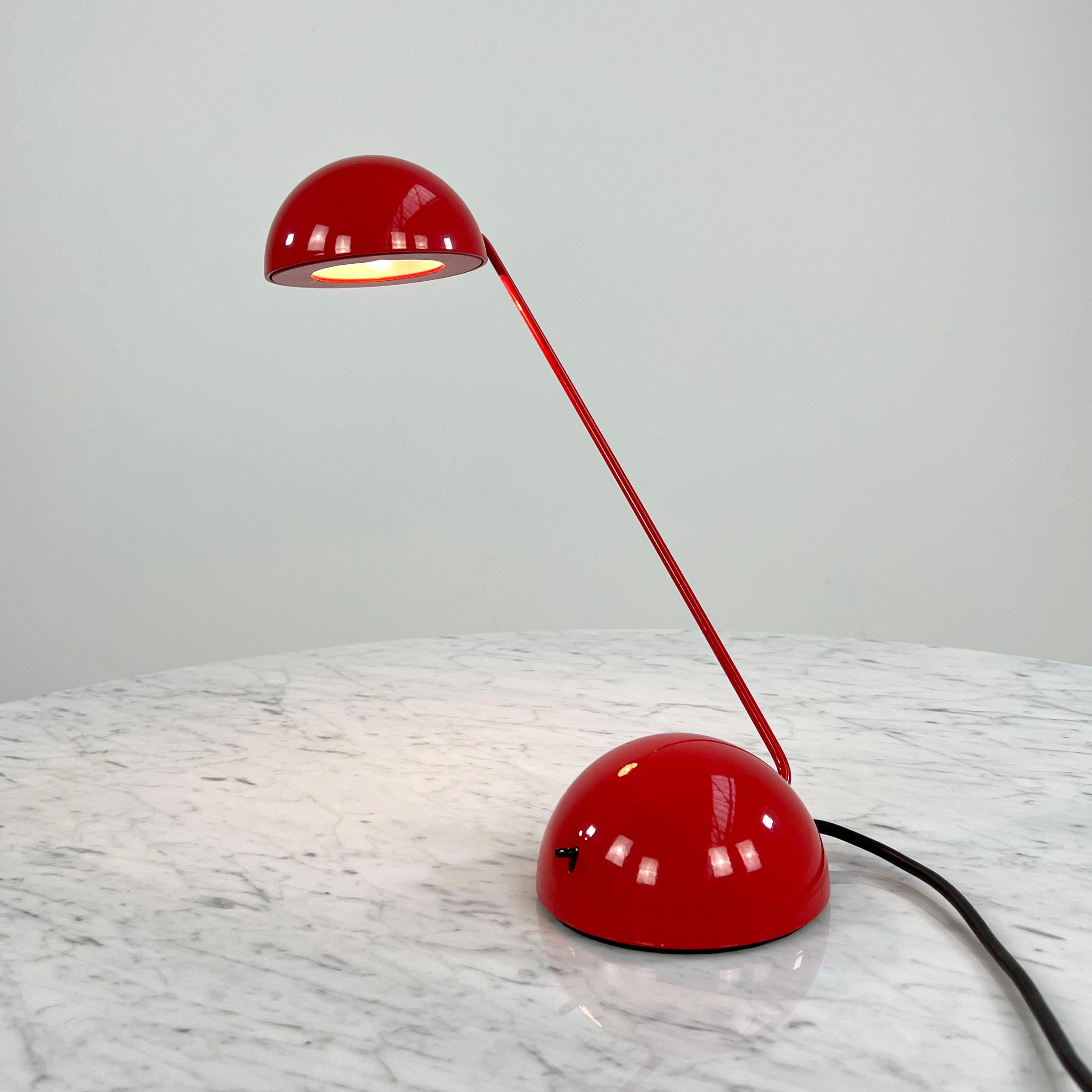 Red Bikini Table Light by Barbieri & Marianelli for Tronconi, 1970s In Good Condition In Ixelles, Bruxelles
