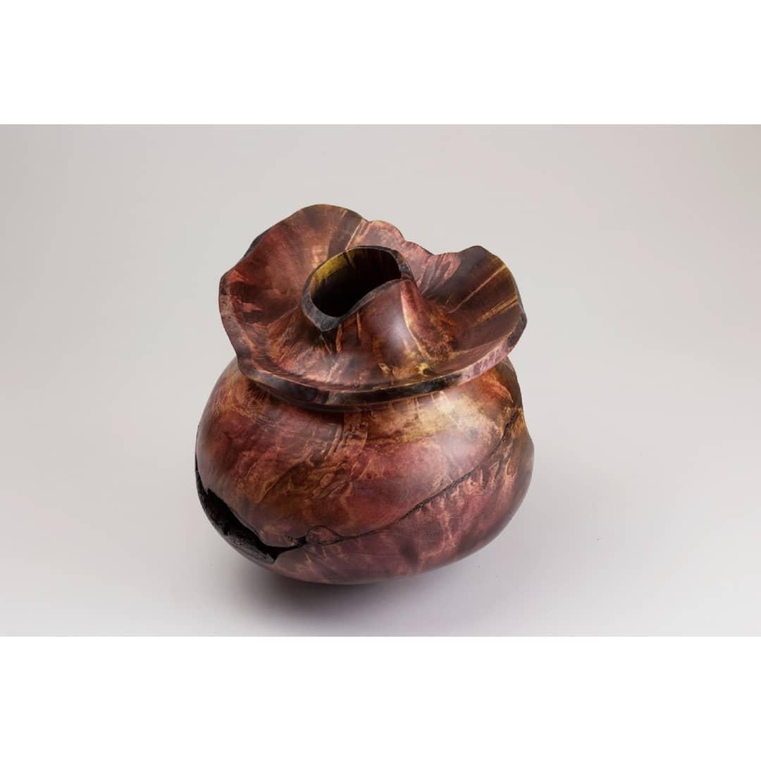Red Birch Burl Vase by Vlad Droz In New Condition In Geneve, CH