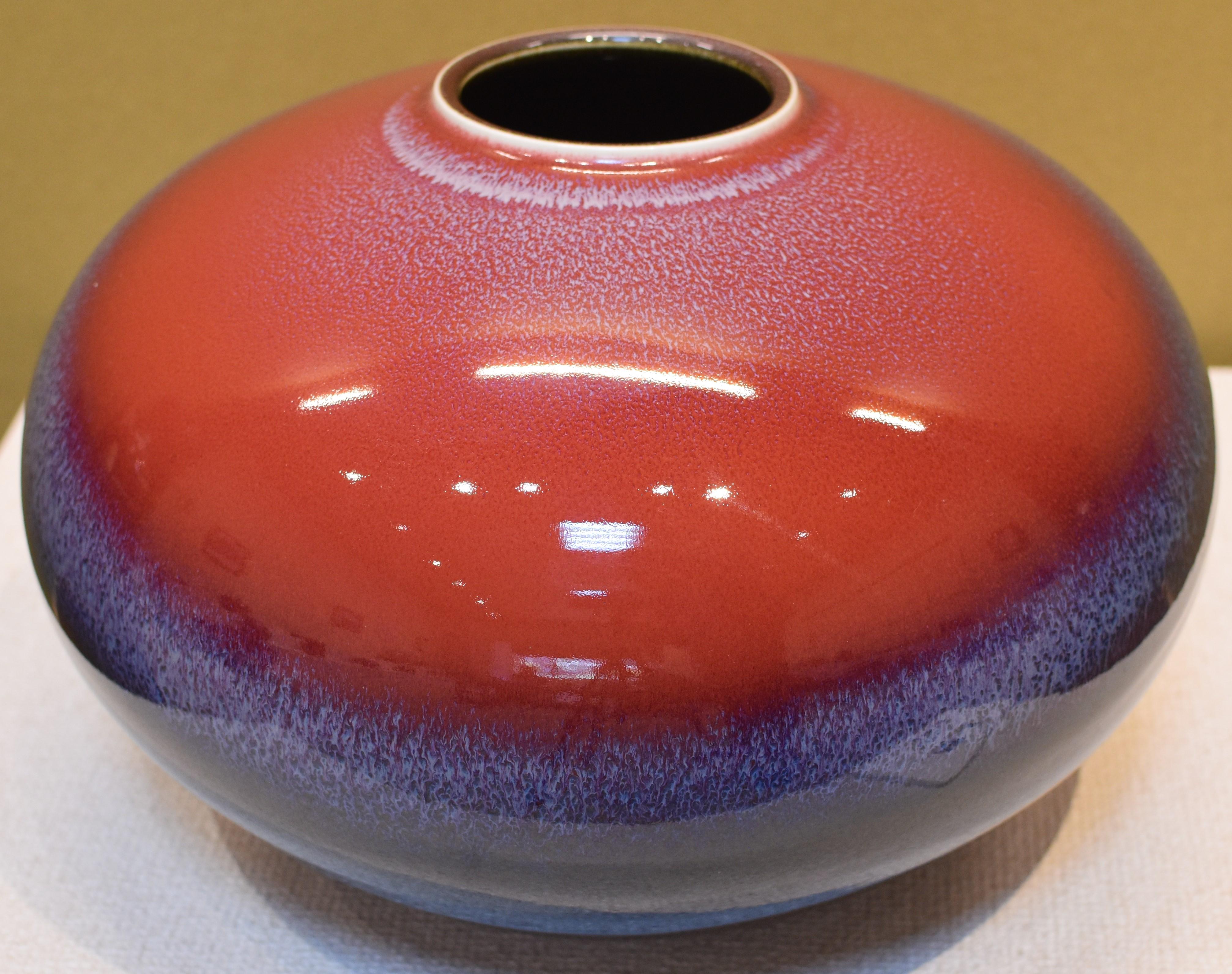 Japanese Contemporary Red Black Hand-Glazed Porcelain Vase by Master Artist, 2 For Sale 1