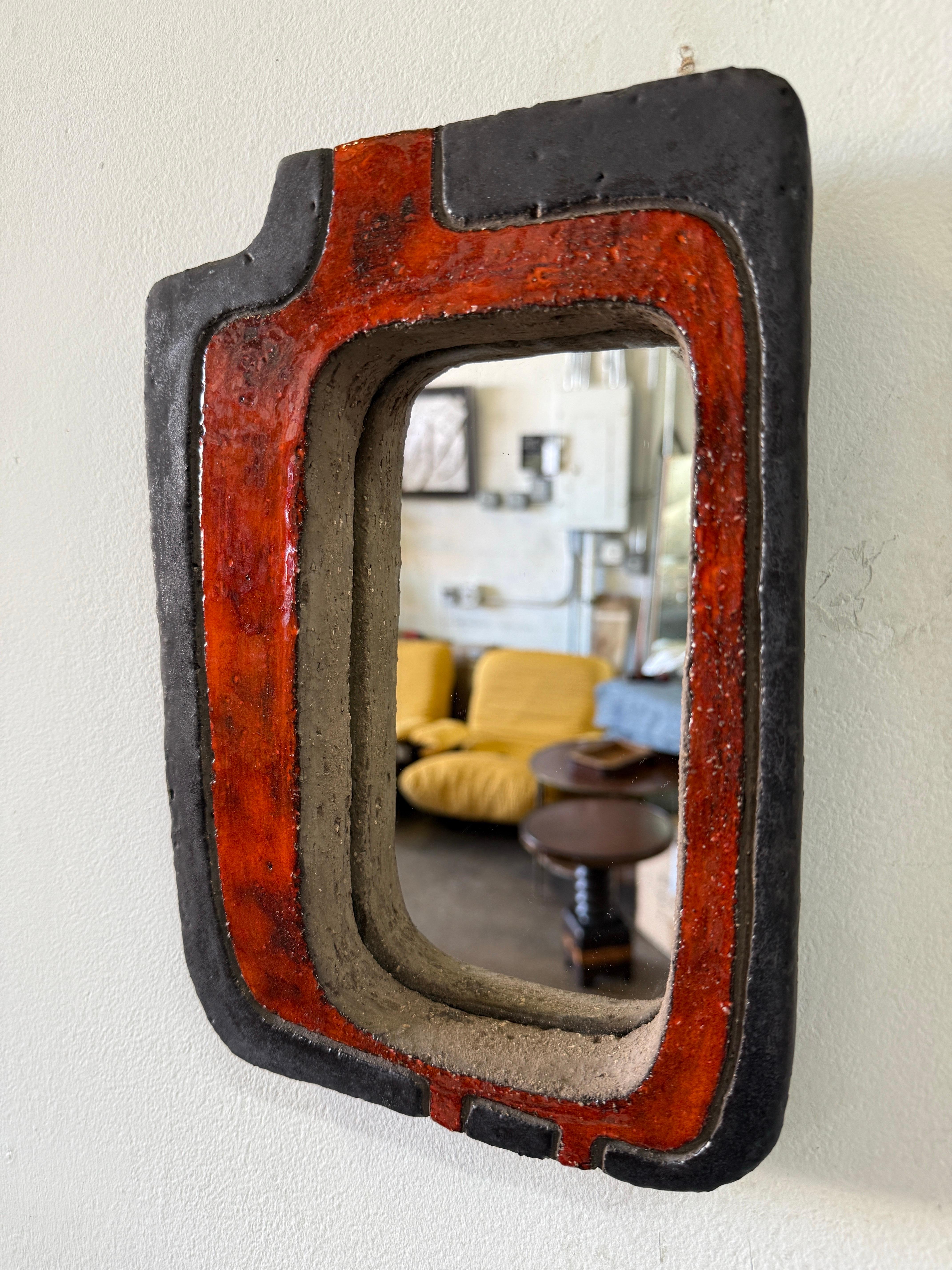 Miroir en céramique rouge et noire de Nathalie Soufflet, série «uriosa », France 21e siècle en vente 5