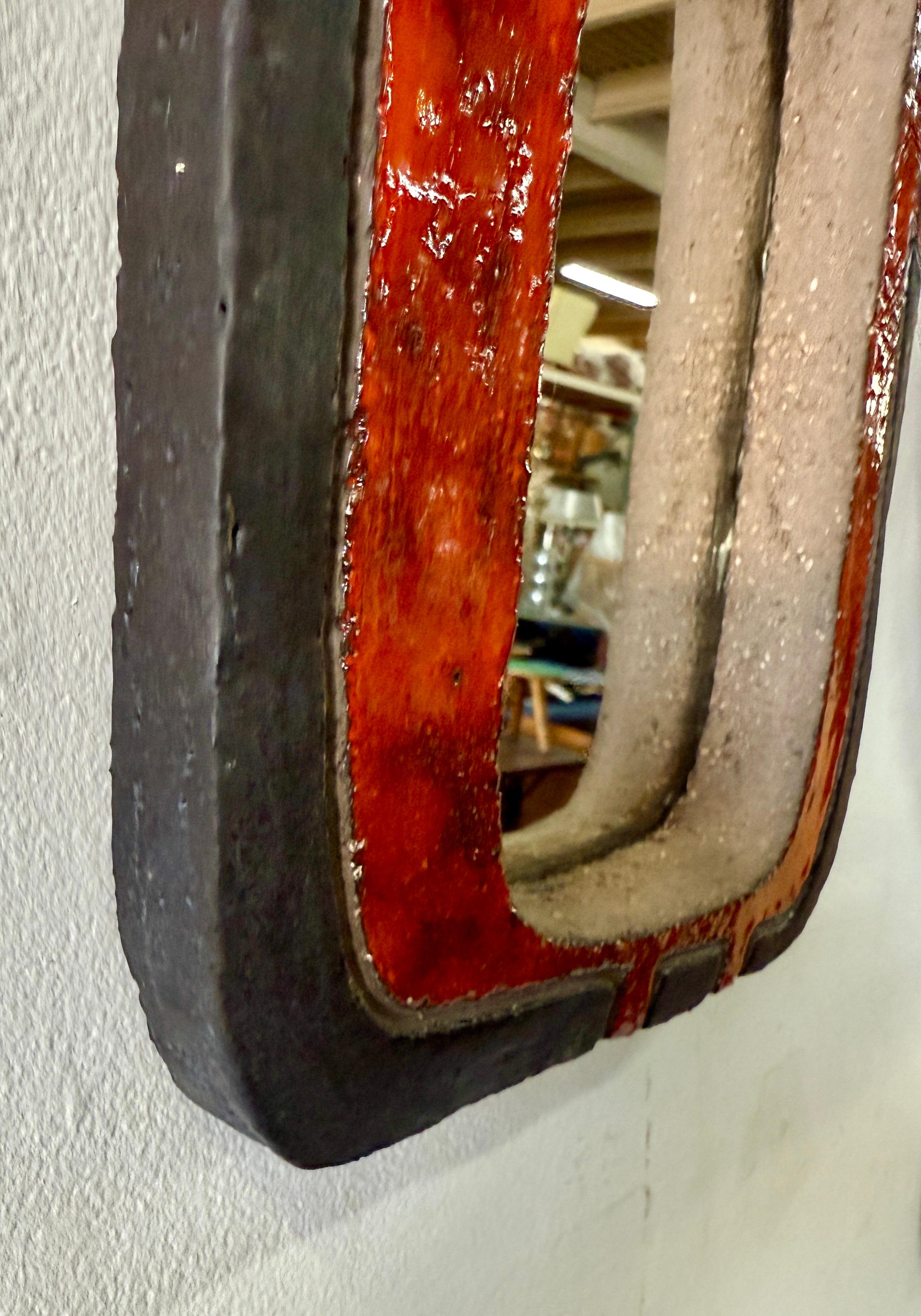 Céramique Miroir en céramique rouge et noire de Nathalie Soufflet, série «uriosa », France 21e siècle en vente