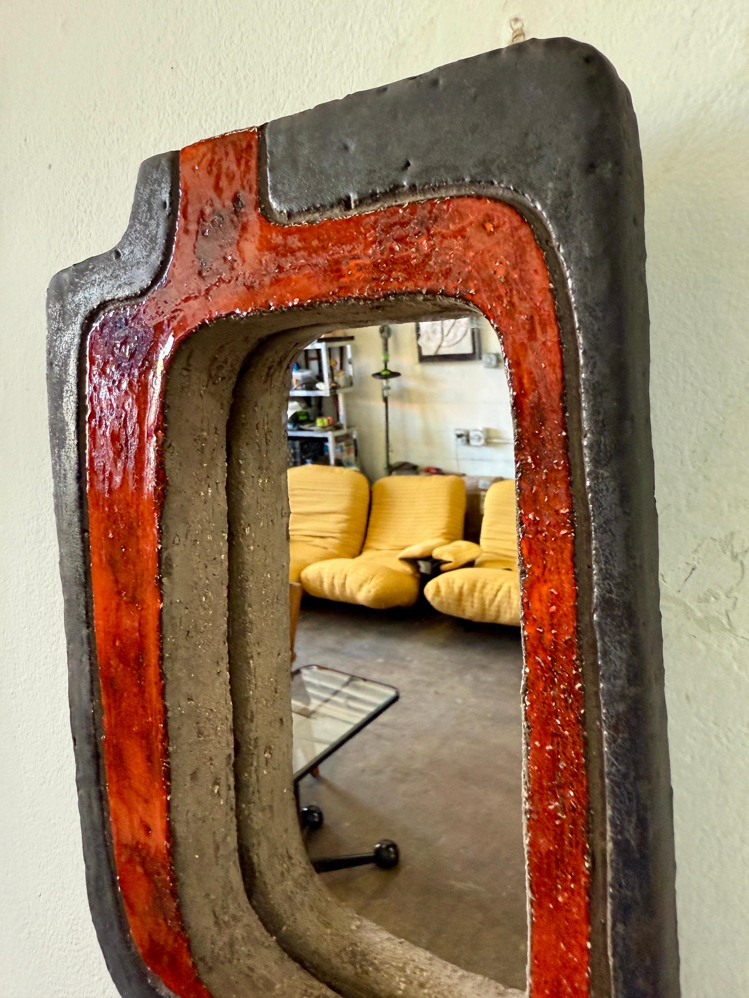 Miroir en céramique rouge et noire de Nathalie Soufflet, série «uriosa », France 21e siècle en vente 2