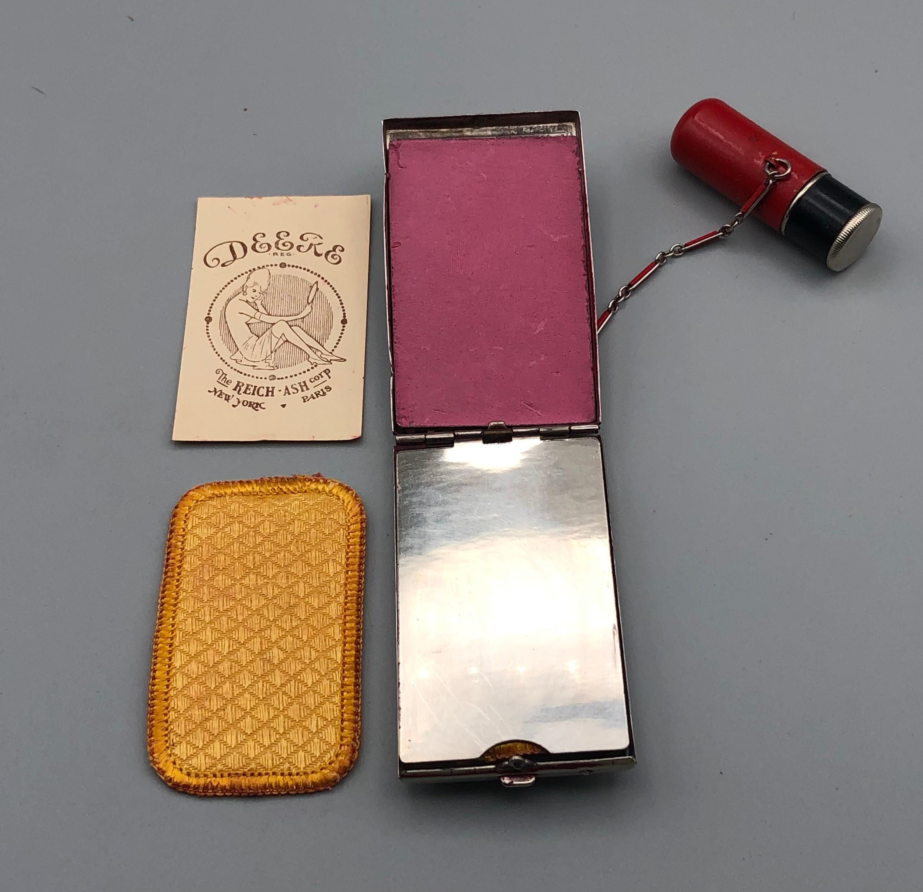 This beautiful compact has a stunning bright red and black enamel front, a classic Art Deco ladies combination compact in wonderful condition inside and out. At the base you will find a pretty machine pressed design in silver. A lipstick is attached