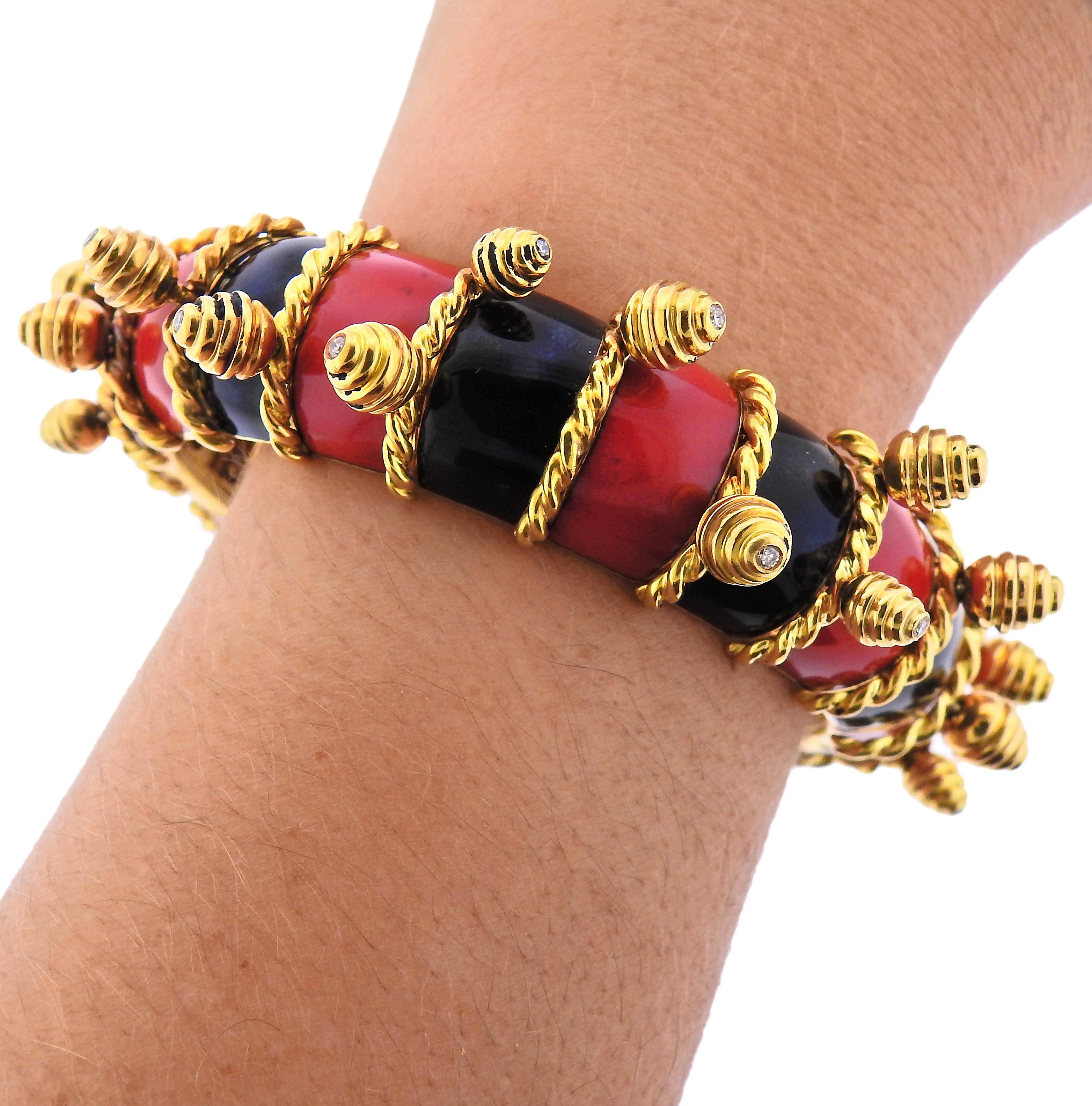 Red Black Enamel Gold Diamond Charm Bangle Bracelet In Excellent Condition For Sale In New York, NY
