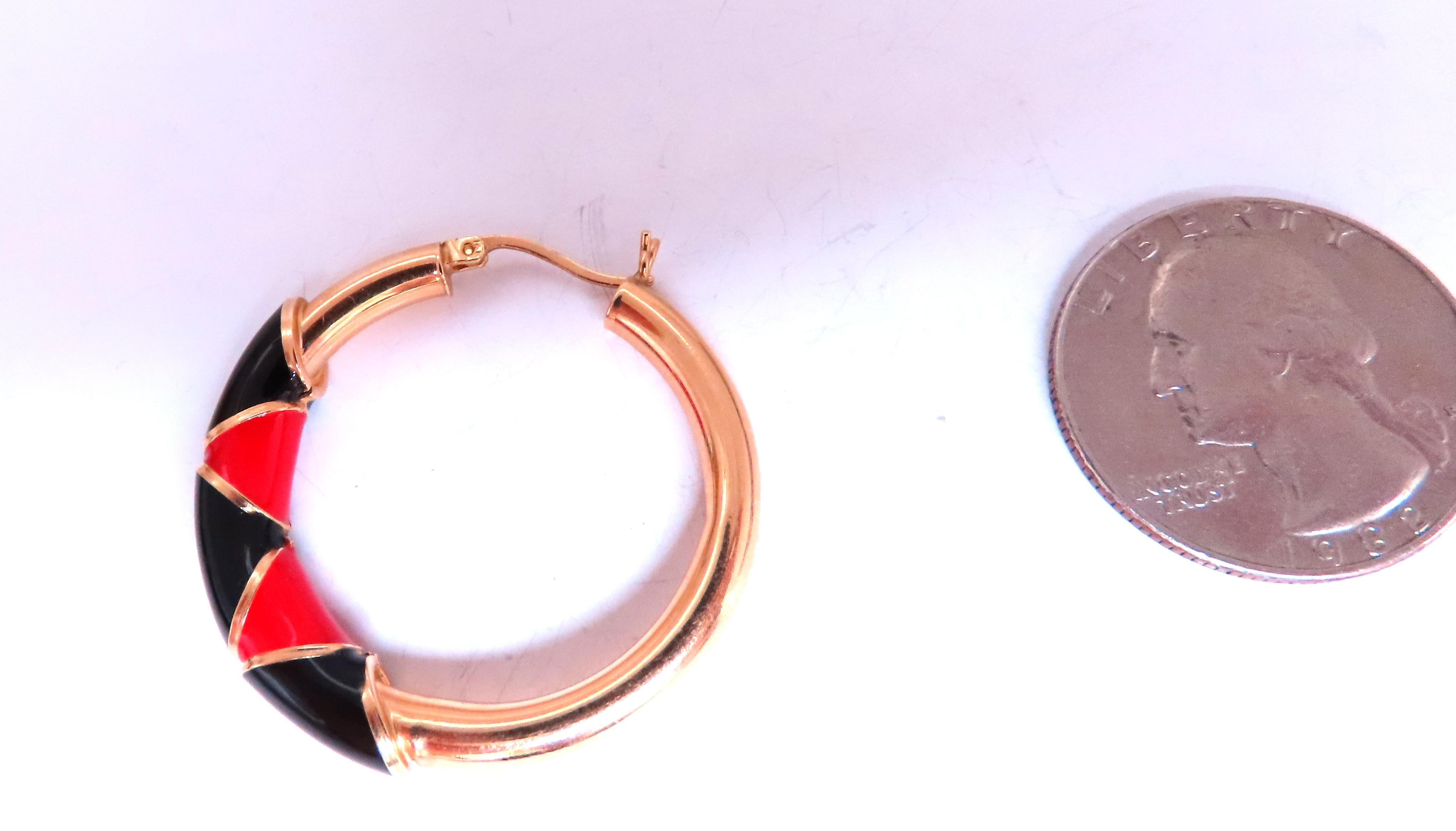 Ohrringe mit röhrenförmigem Fassung aus 14 Karat Gelbgold in Rot, Schwarz und Emaille 45477 im Zustand „Hervorragend“ im Angebot in New York, NY