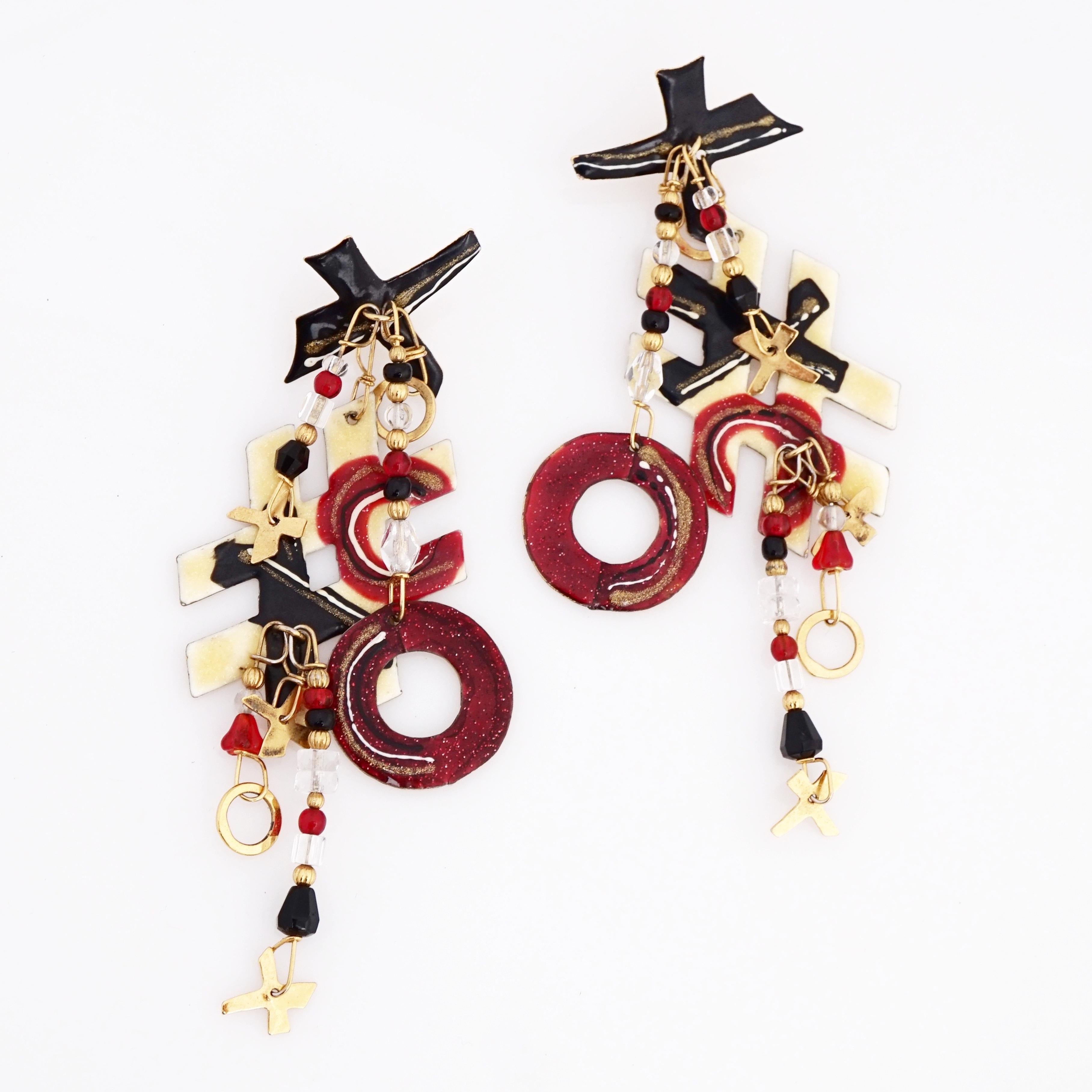 Rote und schwarze Emaille-Ohrringe „XO“ von Lunch At The Ritz, 1980er Jahre (Moderne) im Angebot