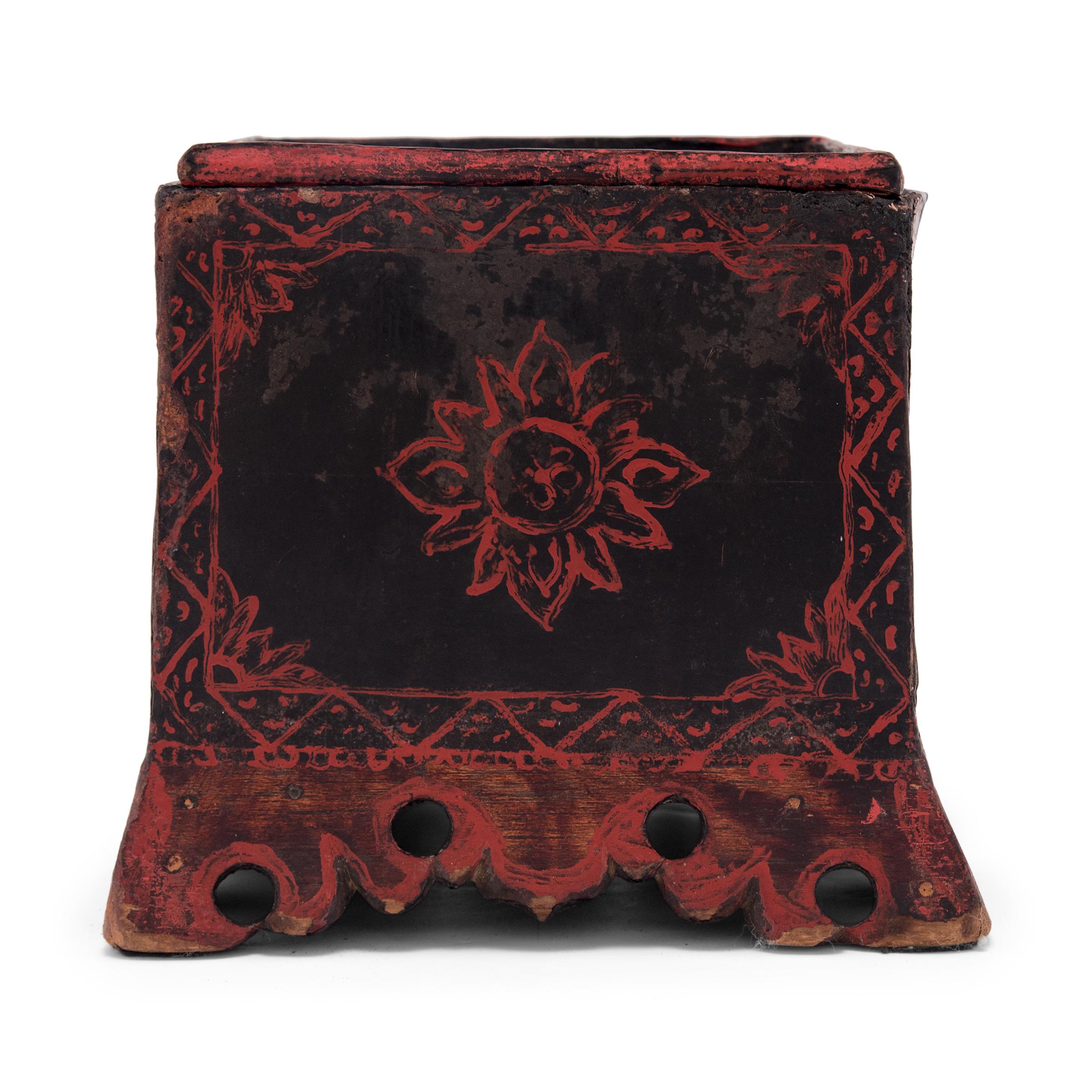 Lacquered Red & Black Lacquer Intha Betel Box